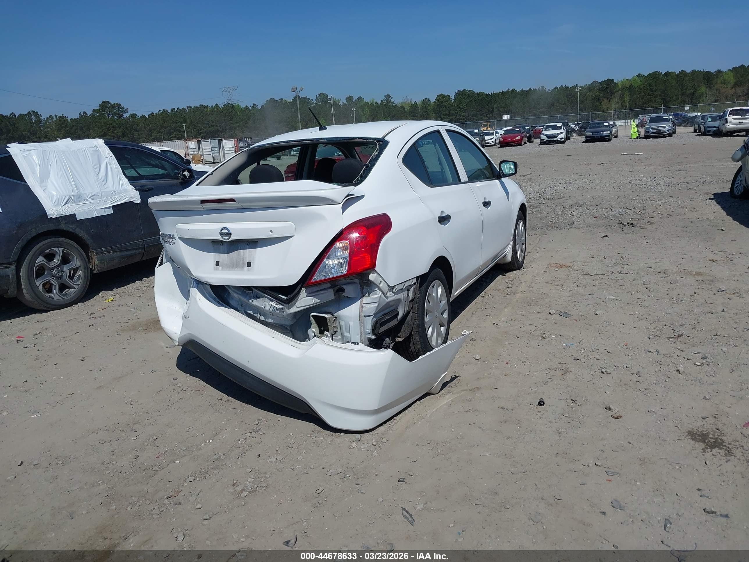 NISSAN VERSA image 4