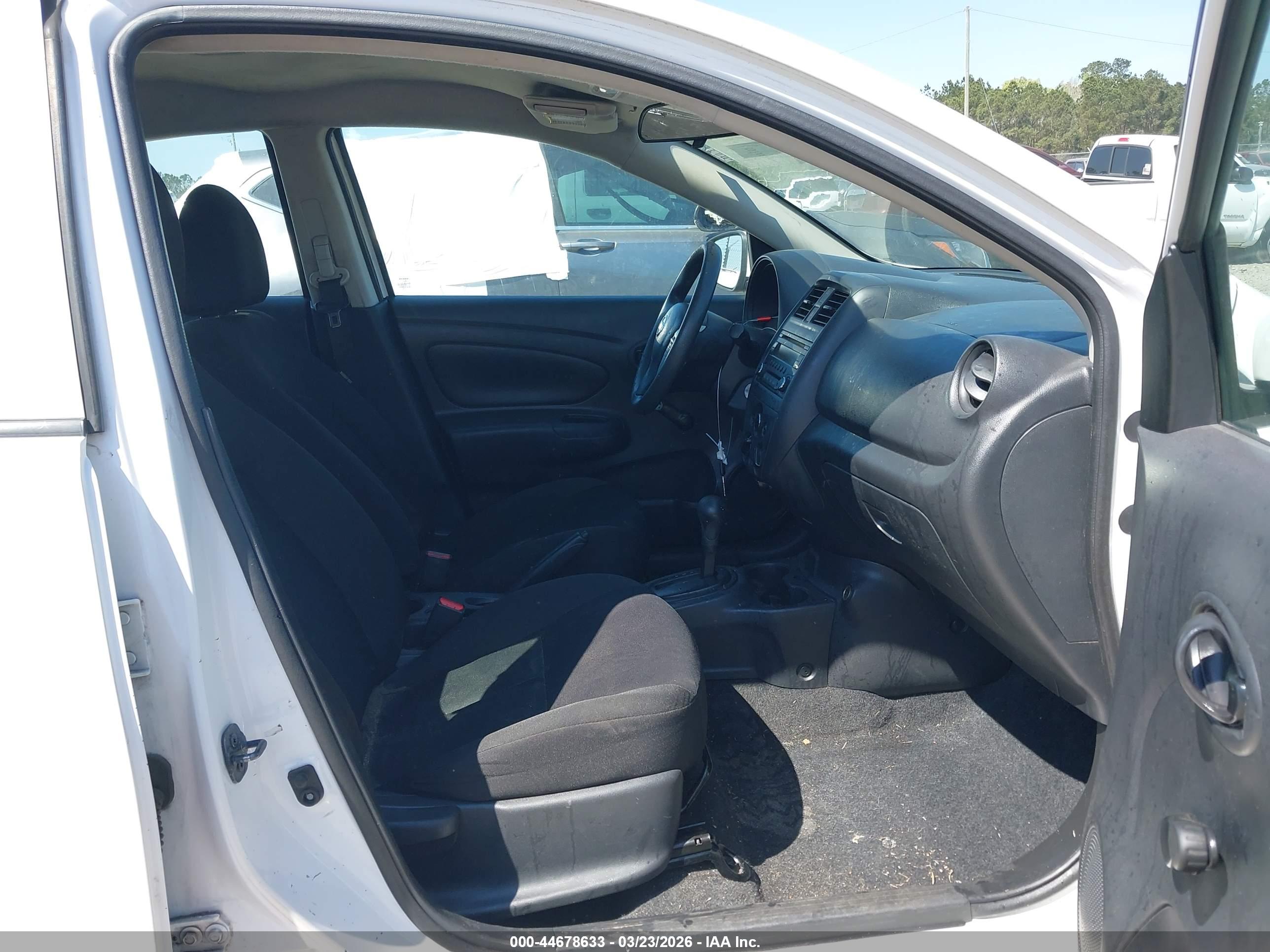 NISSAN VERSA image 5