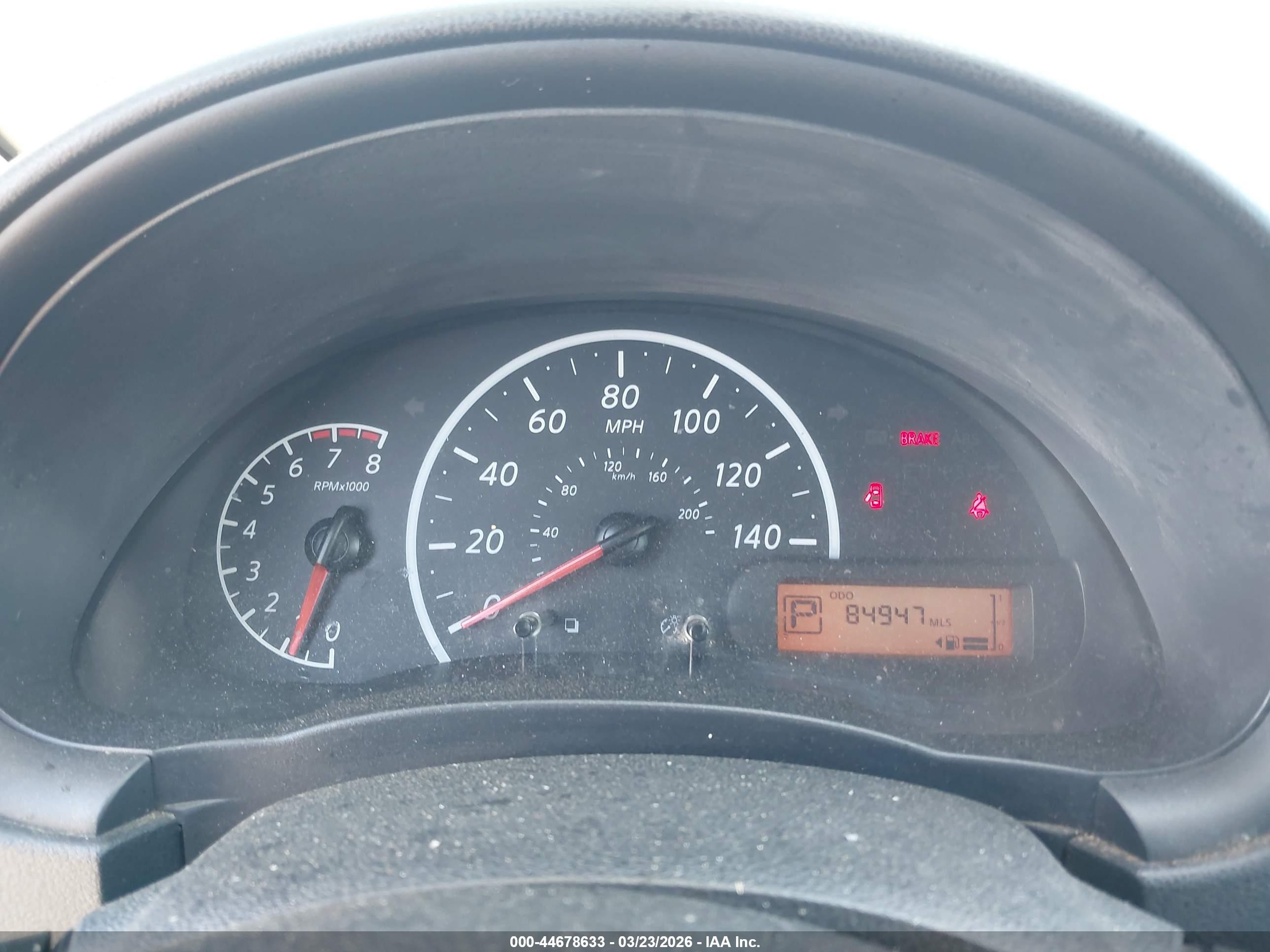 NISSAN VERSA image 7