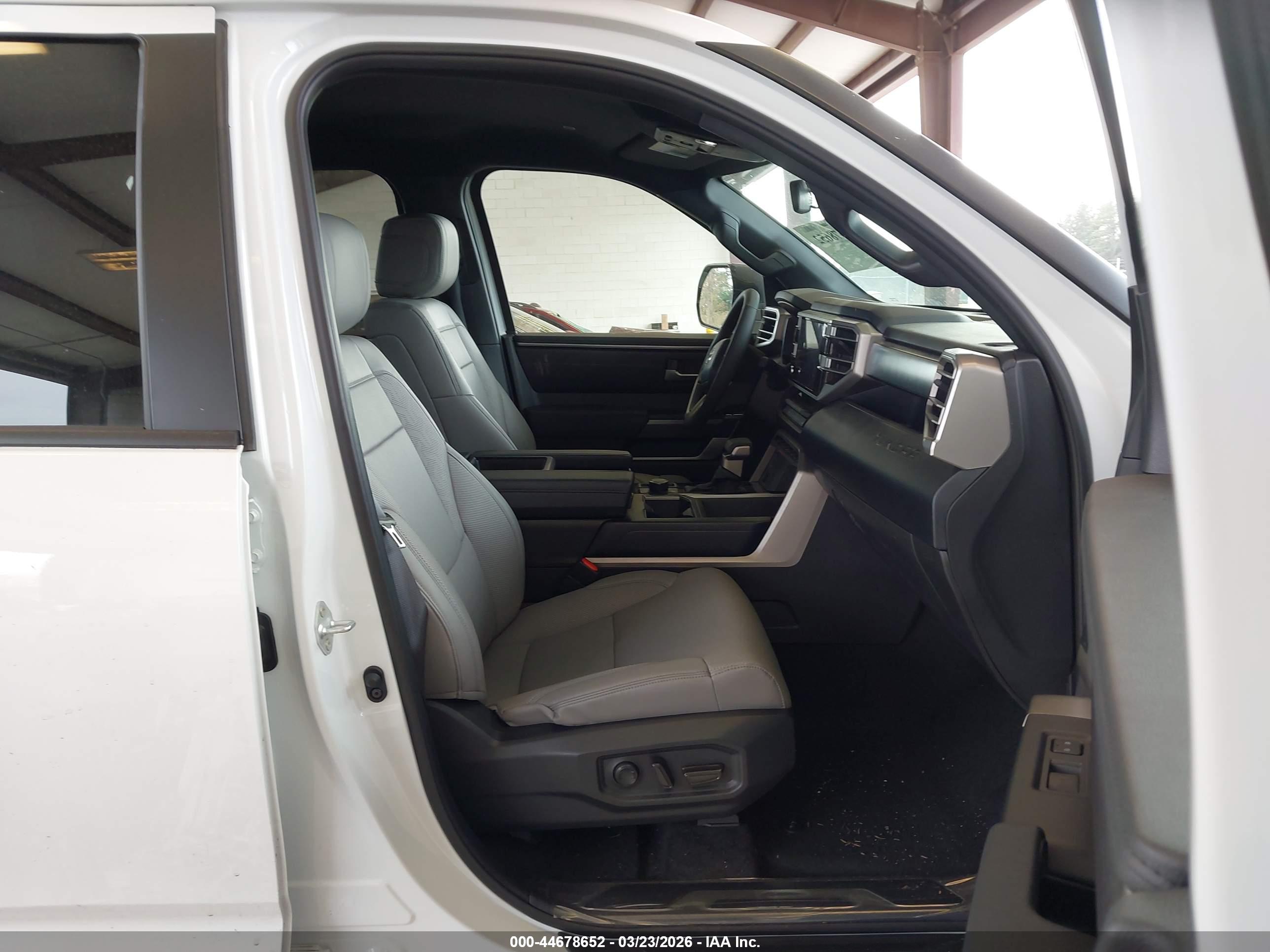 TOYOTA TUNDRA image 5