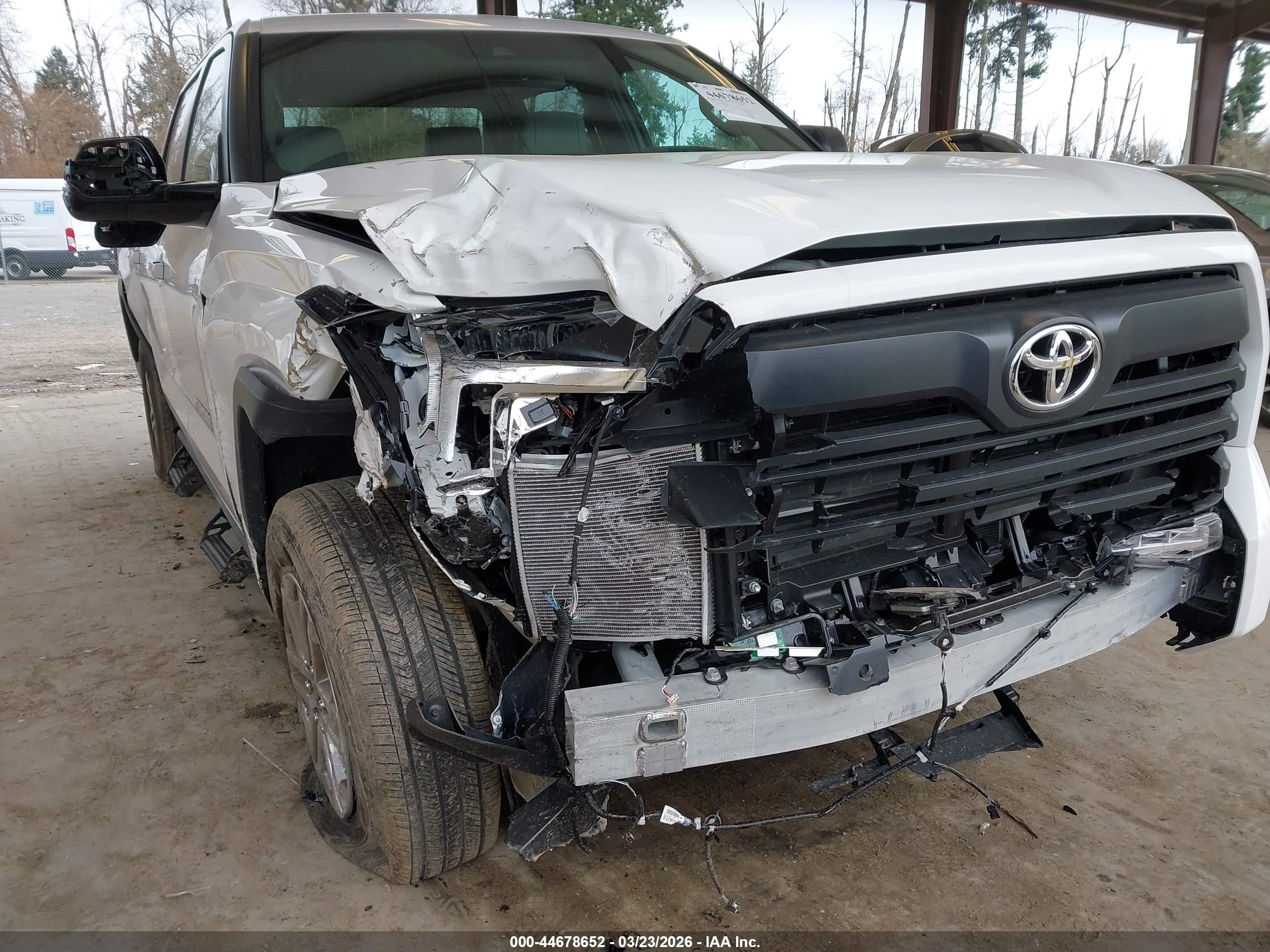 TOYOTA TUNDRA image 6