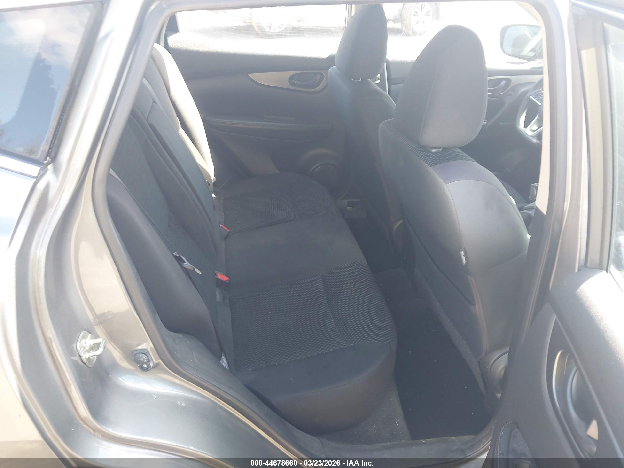 NISSAN ROGUE image 8