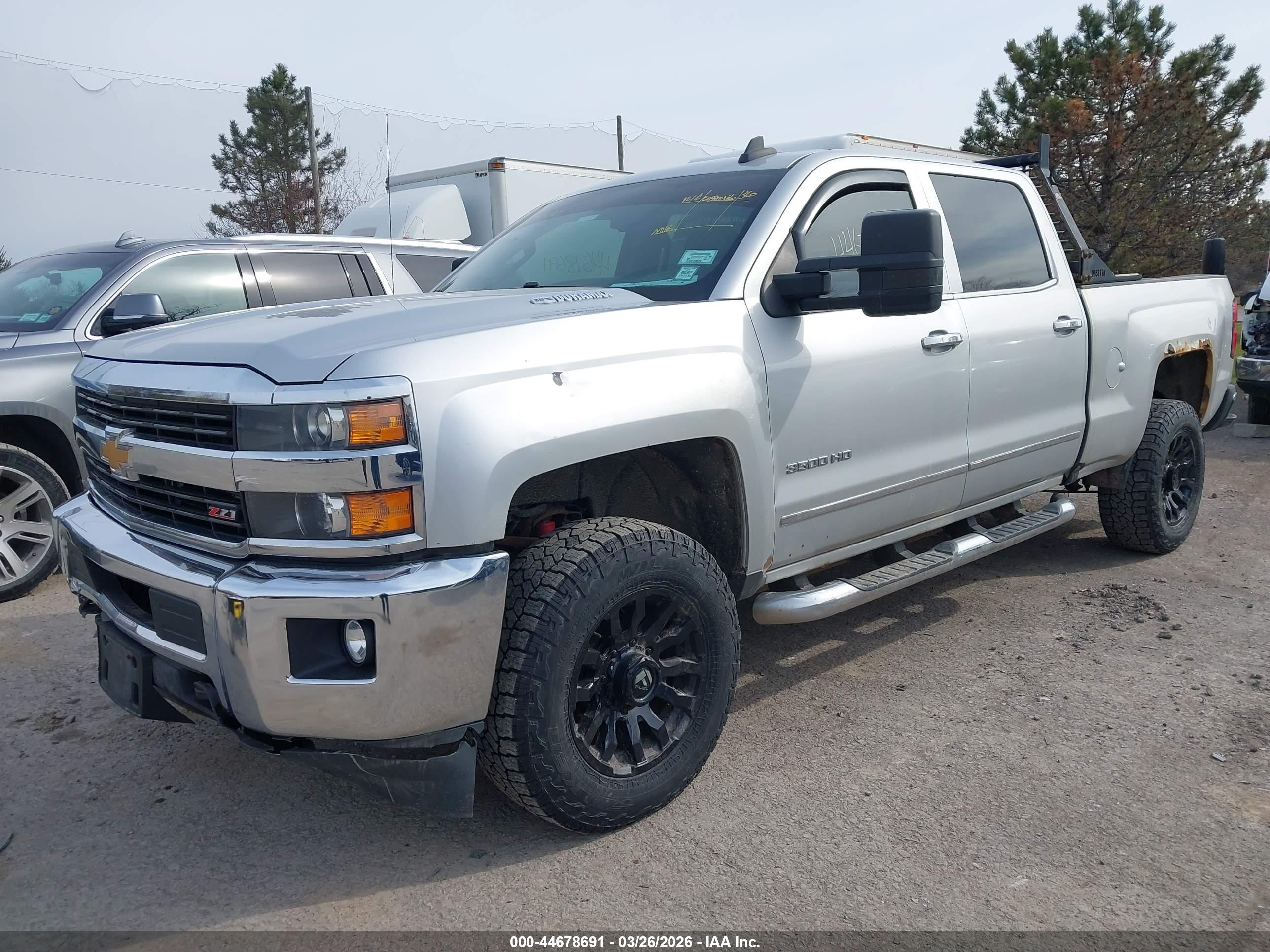 CHEVROLET SILVERADO image 2
