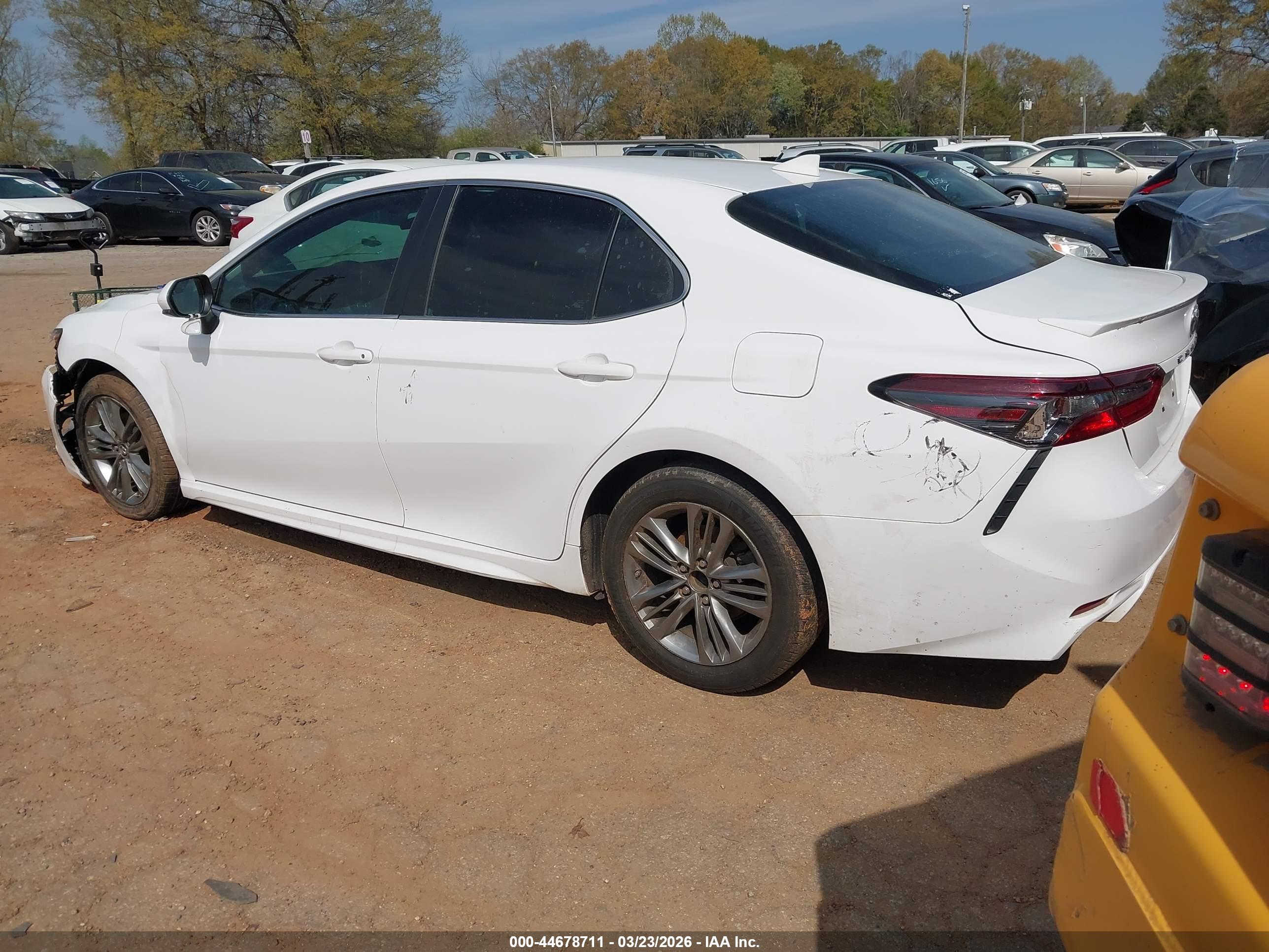TOYOTA CAMRY image 3