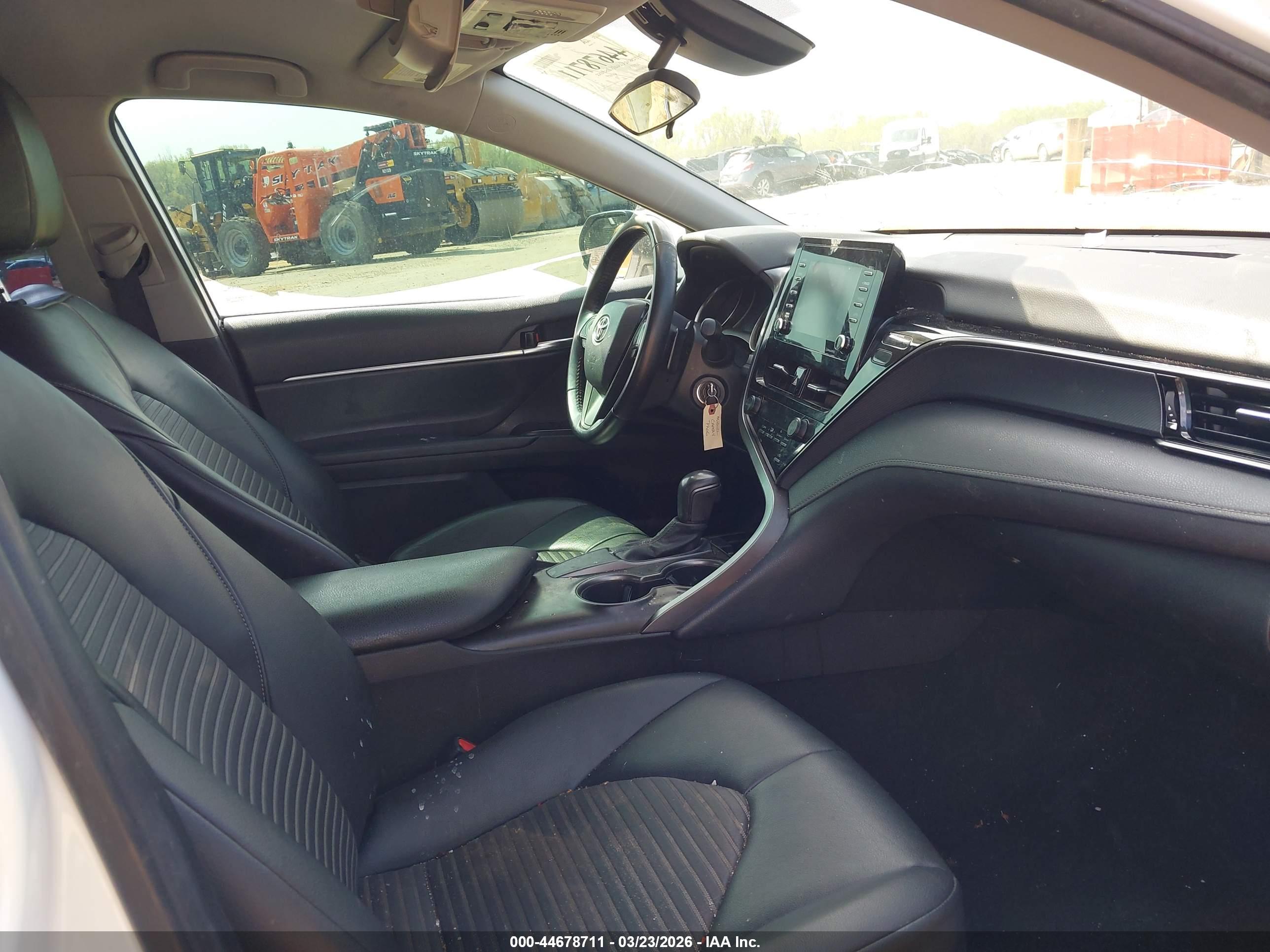 TOYOTA CAMRY image 5