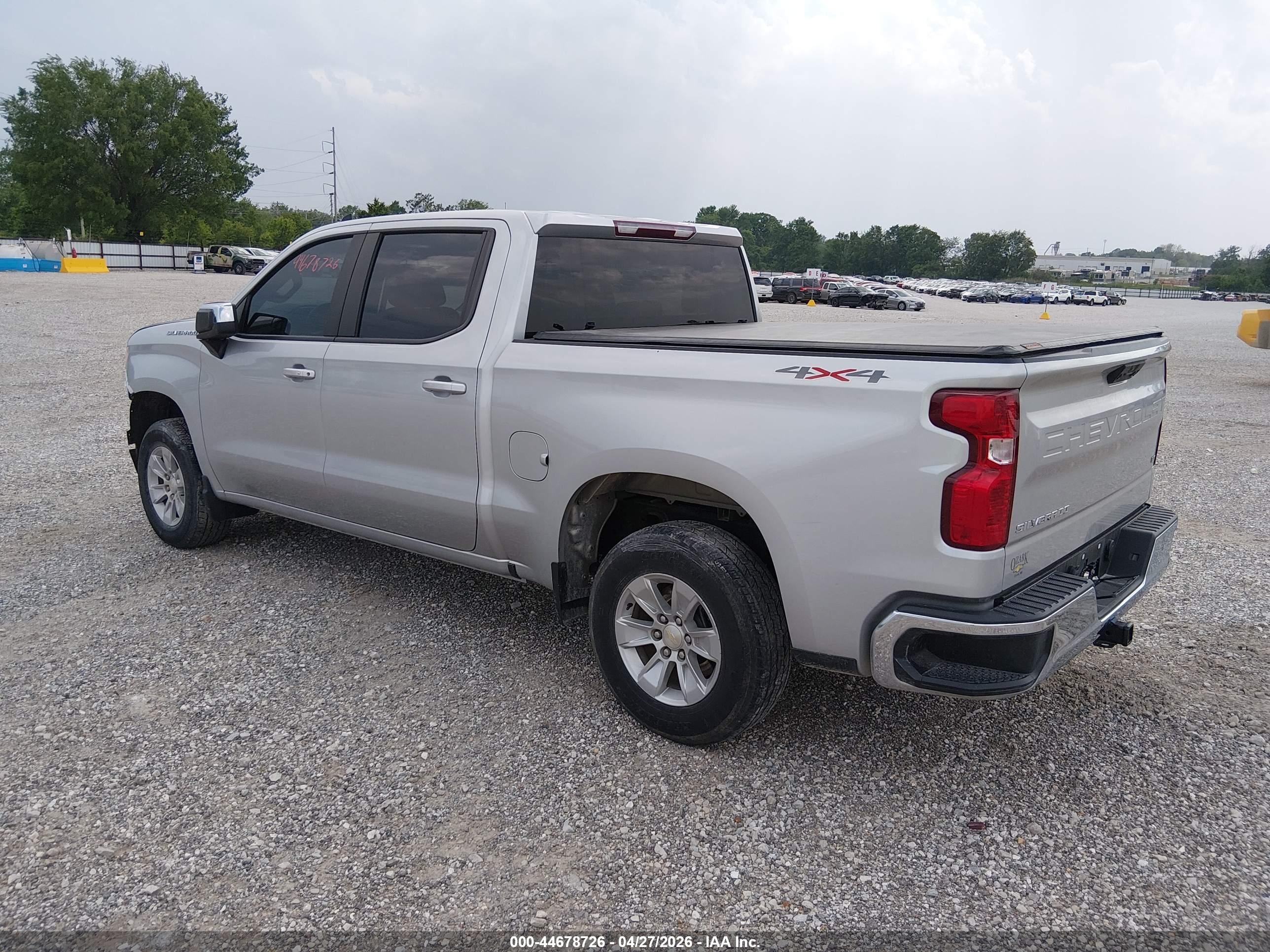 CHEVROLET SILVERADO image 3