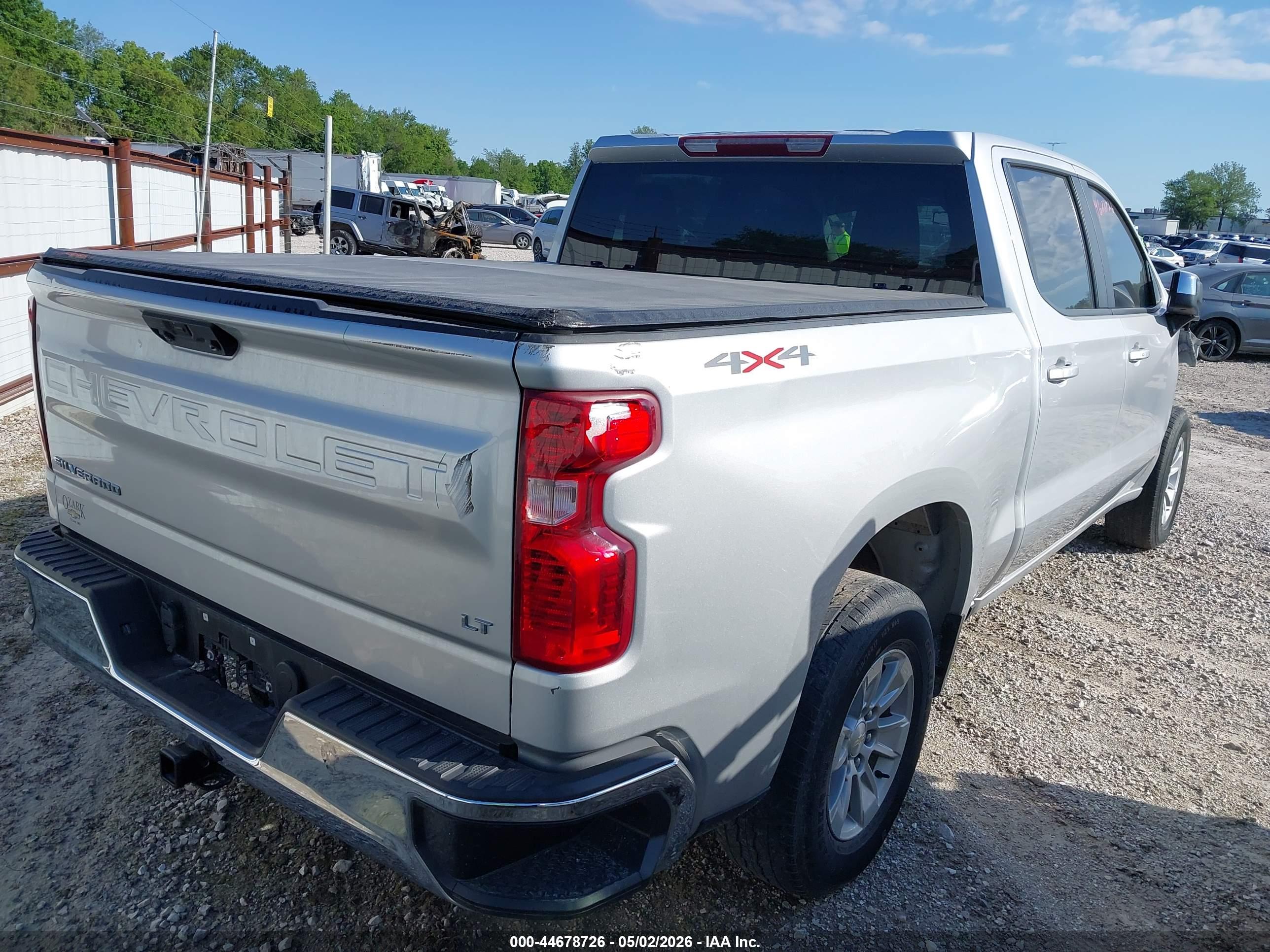 CHEVROLET SILVERADO image 4