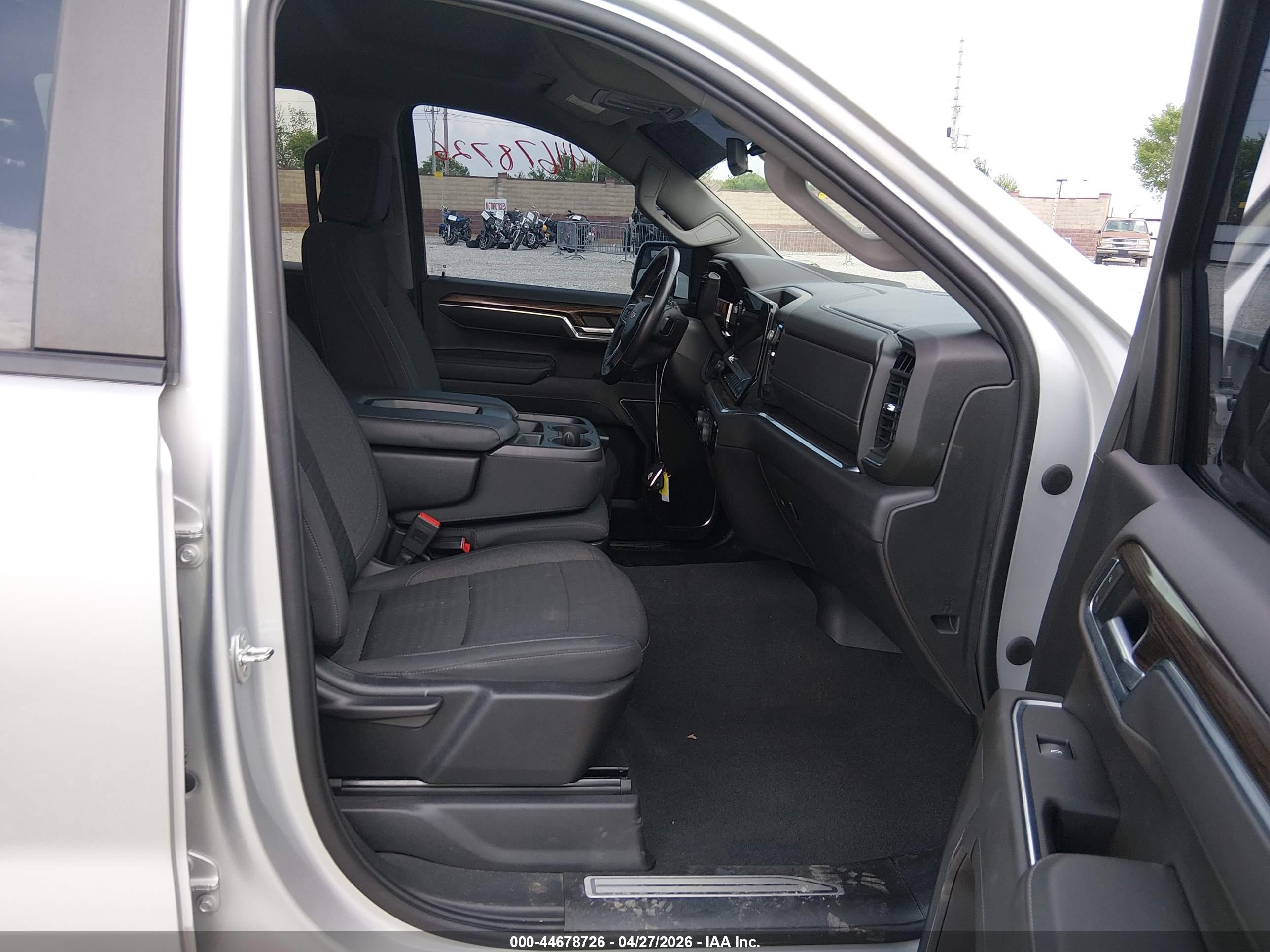 CHEVROLET SILVERADO image 5