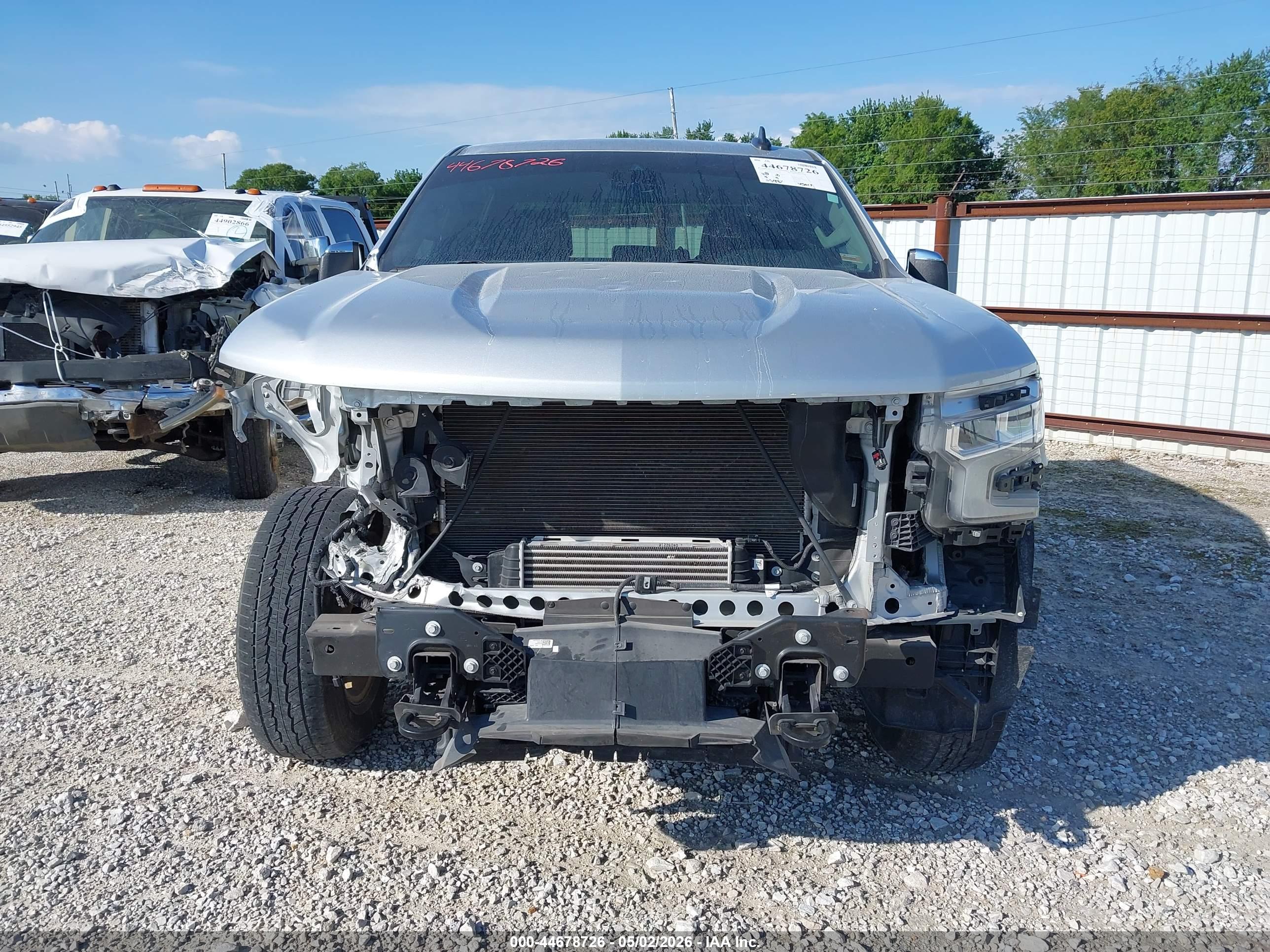 CHEVROLET SILVERADO image 6