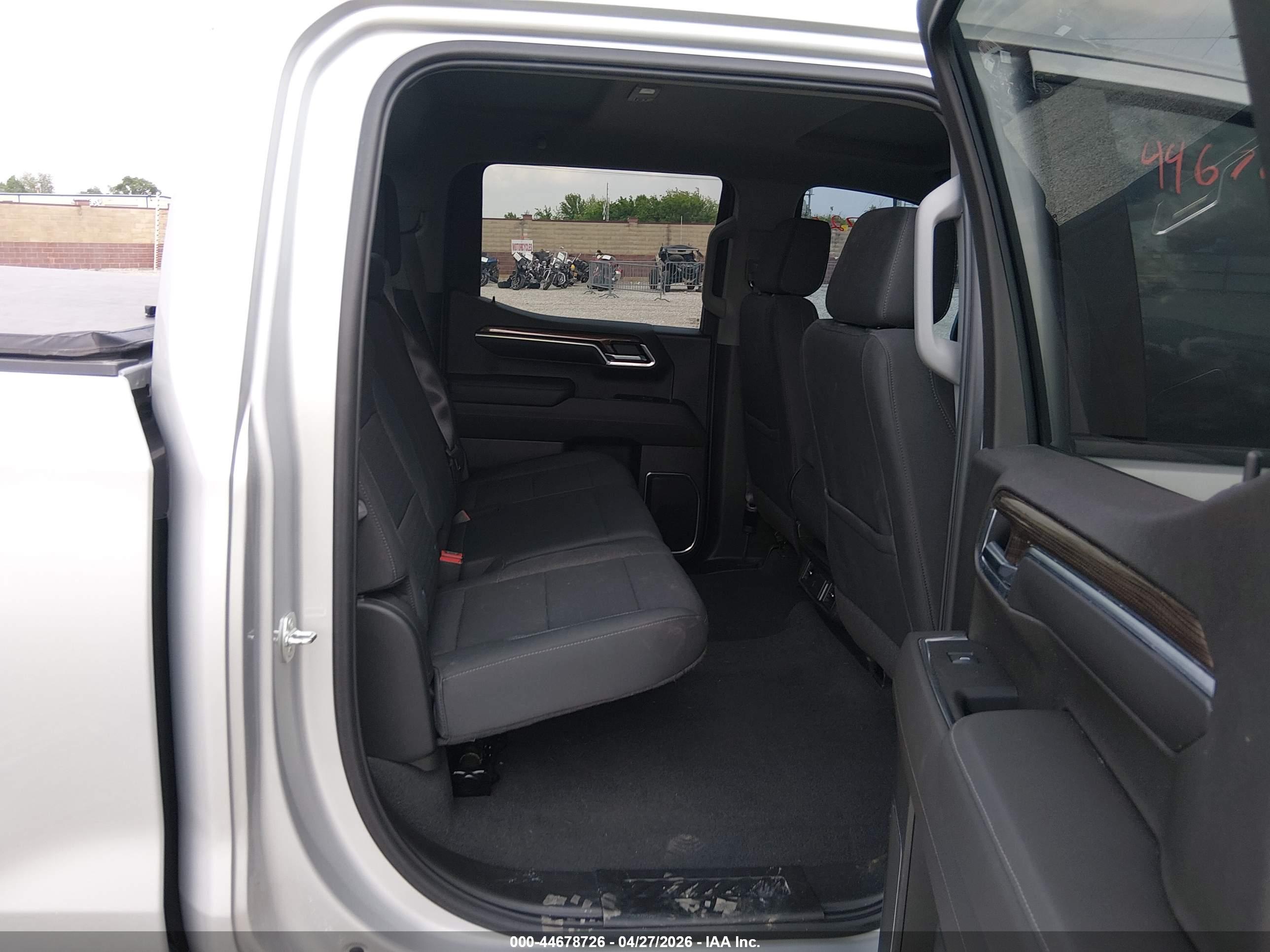 CHEVROLET SILVERADO image 8
