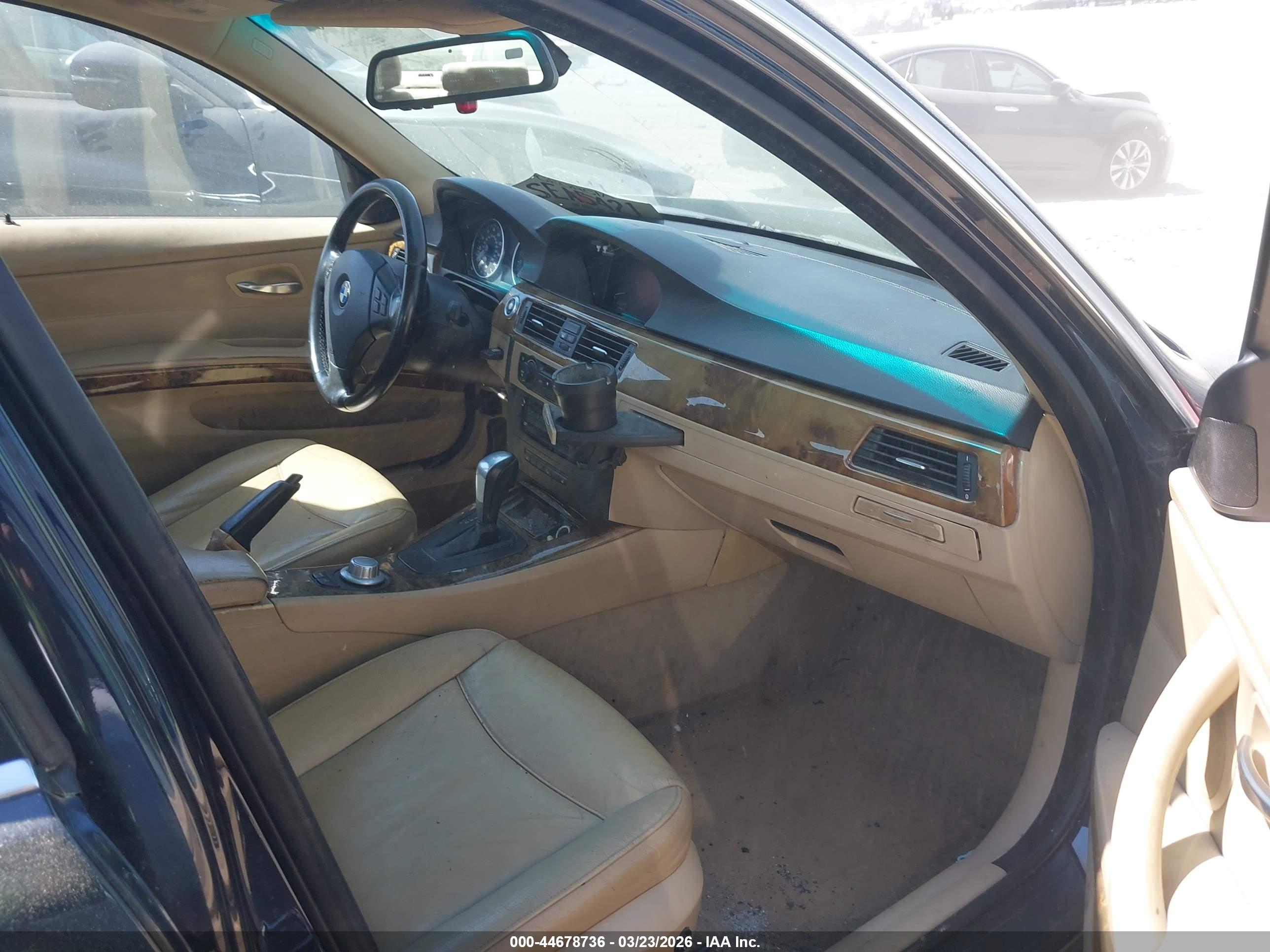 BMW 330XI image 5