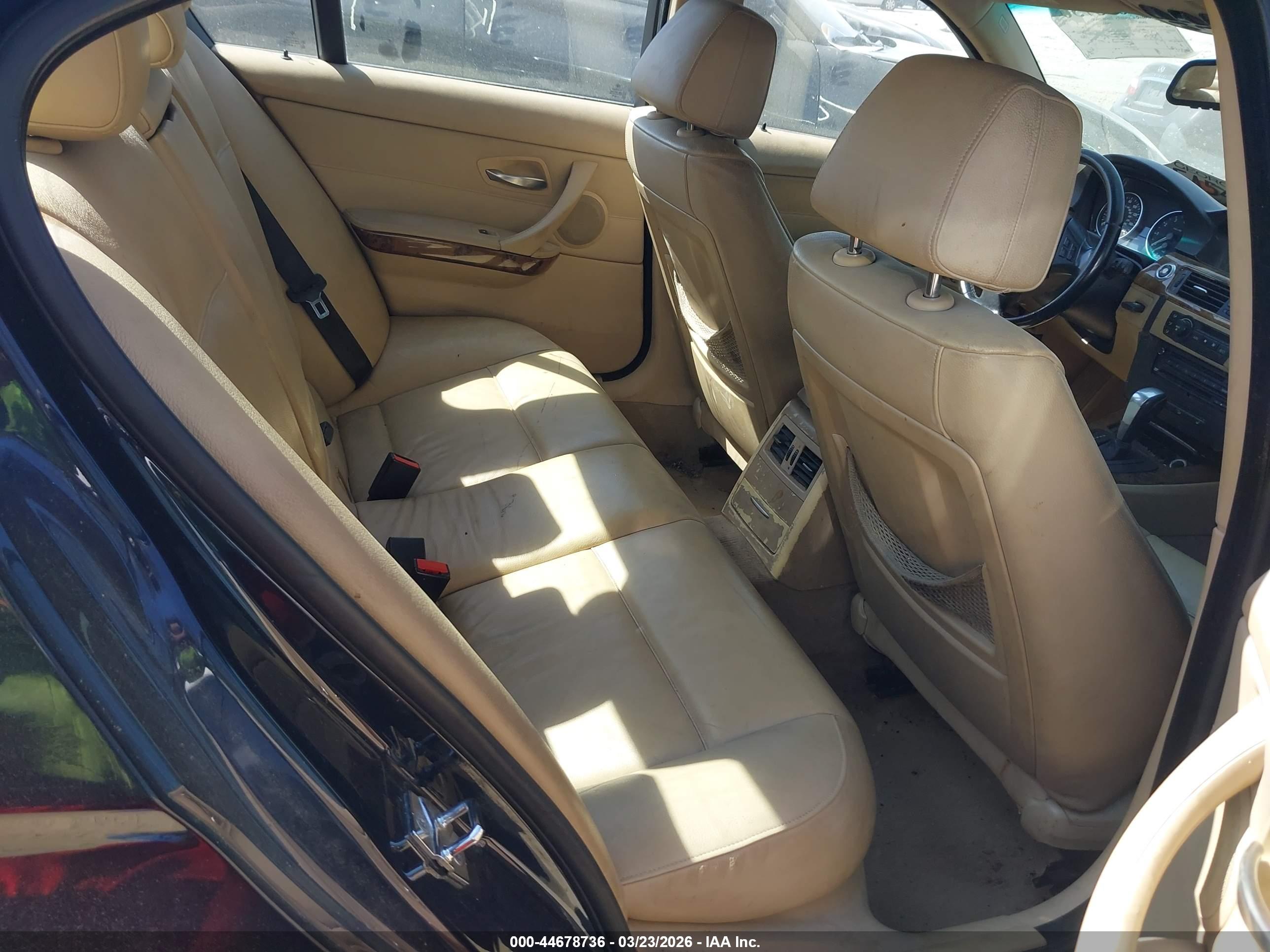 BMW 330XI image 8