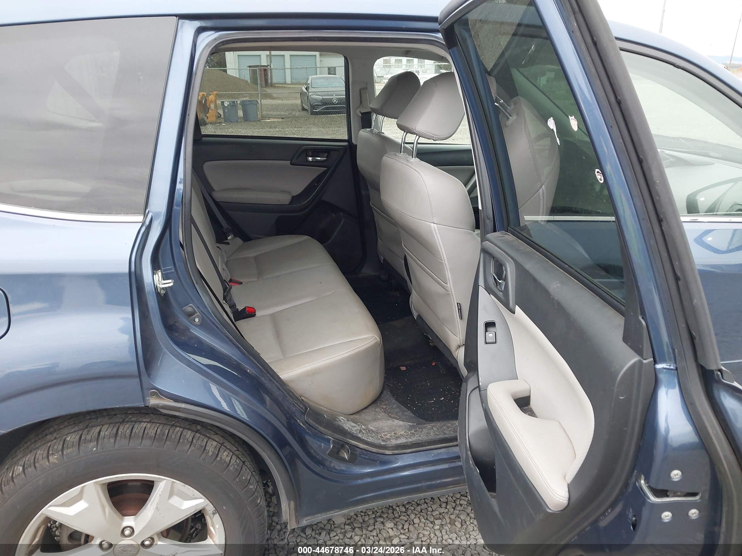 SUBARU FORESTER image 8