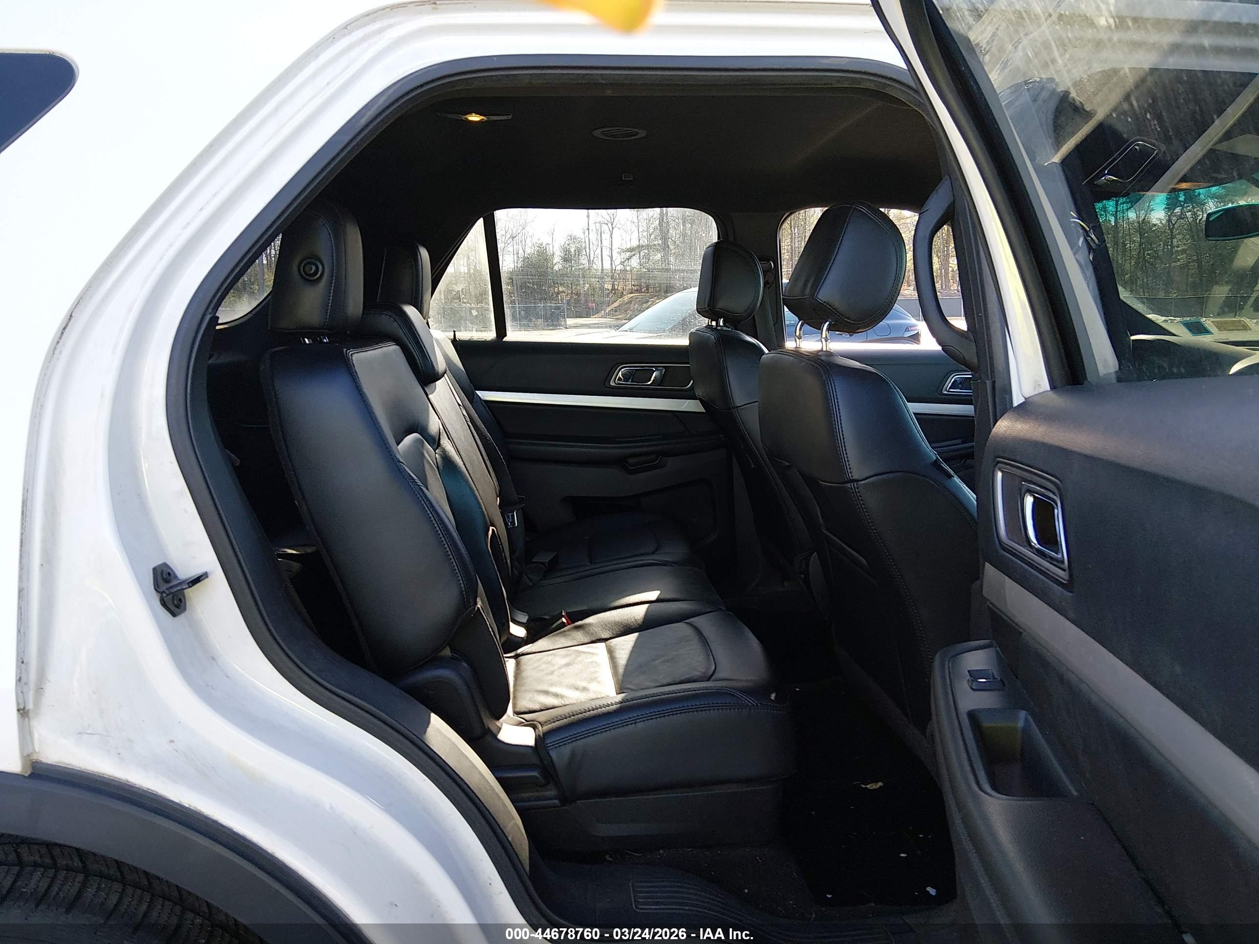 FORD EXPLORER image 8