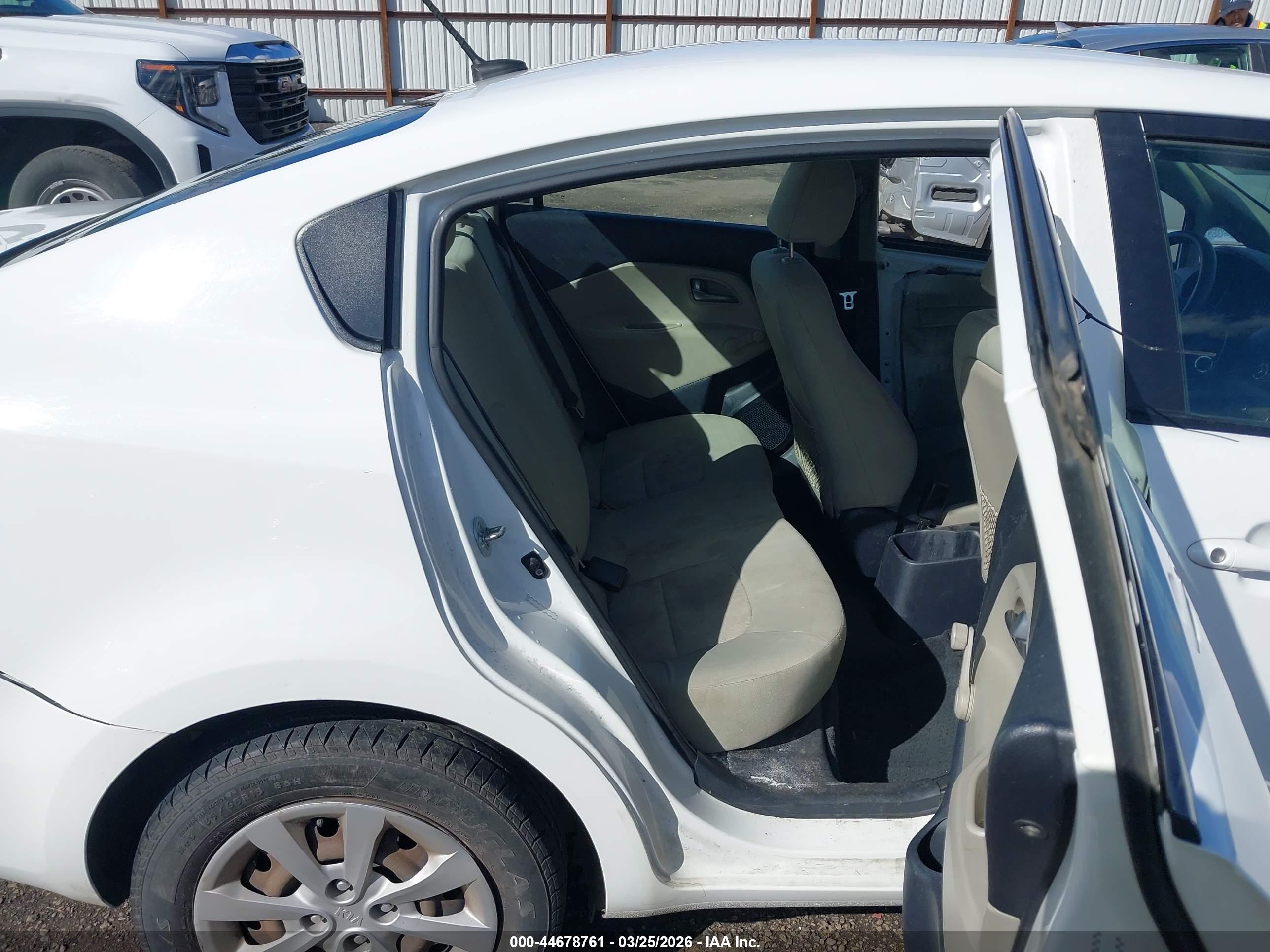 KIA RIO image 8