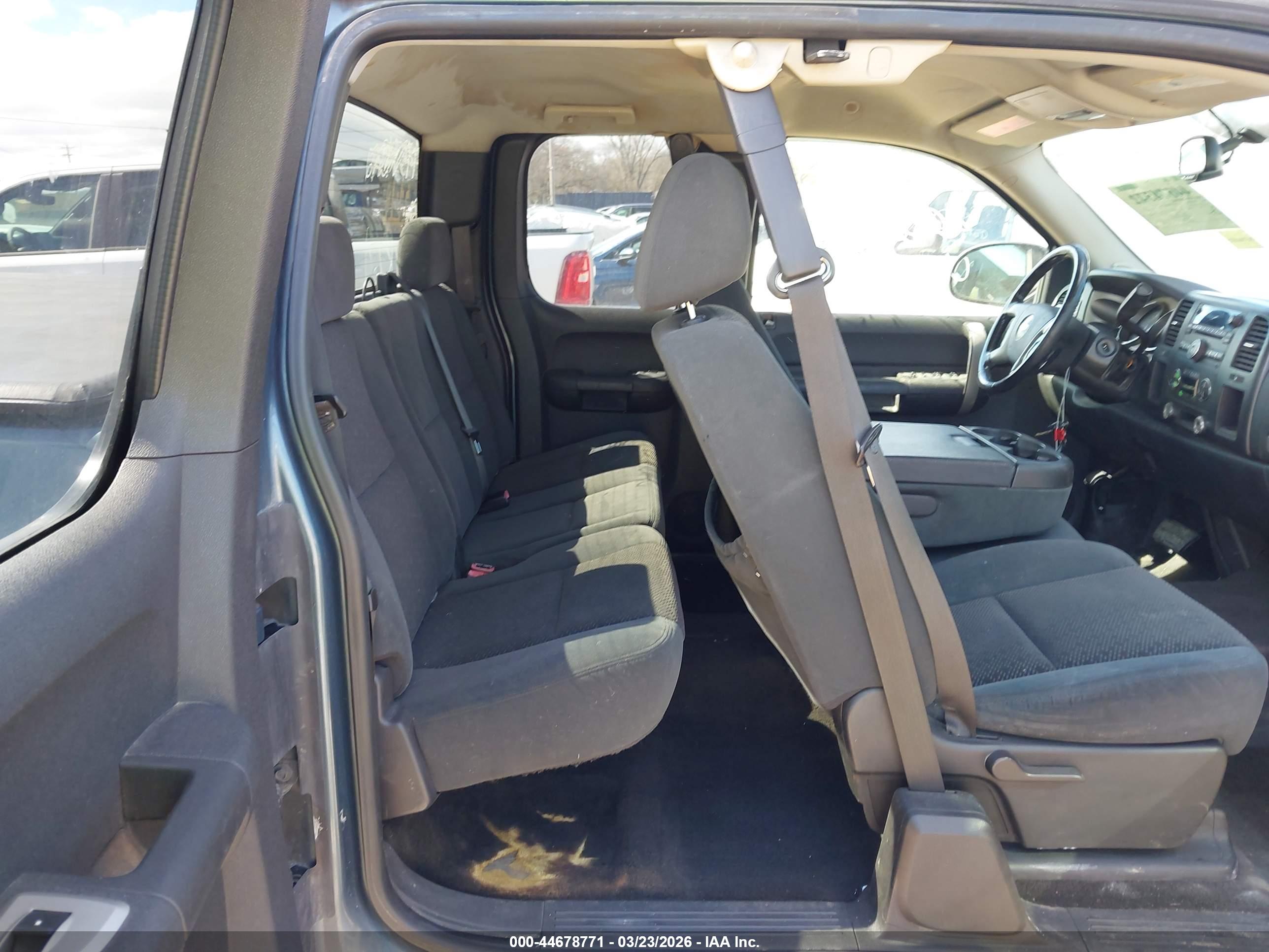 CHEVROLET SILVERADO image 8