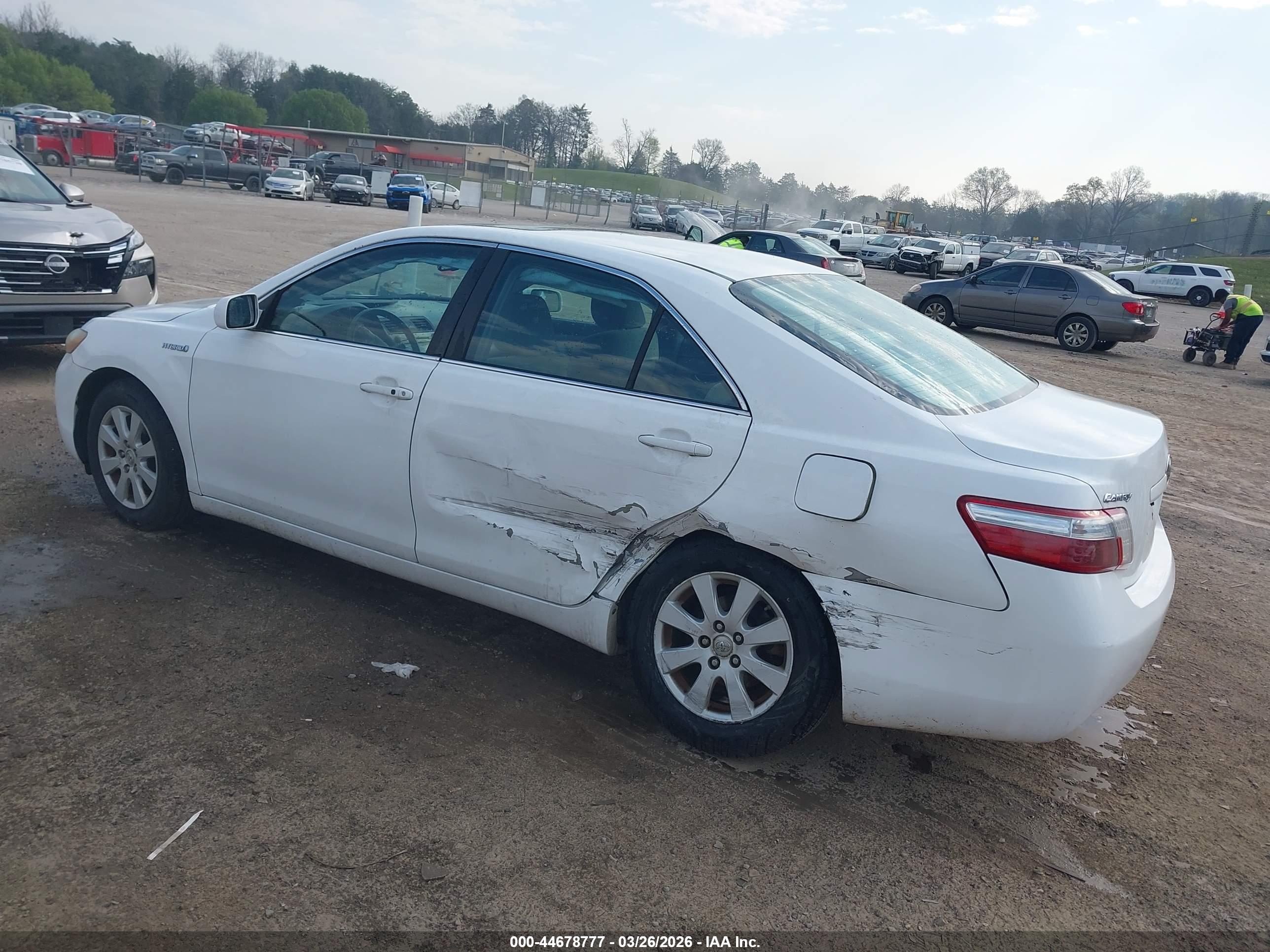 TOYOTA CAMRY image 3