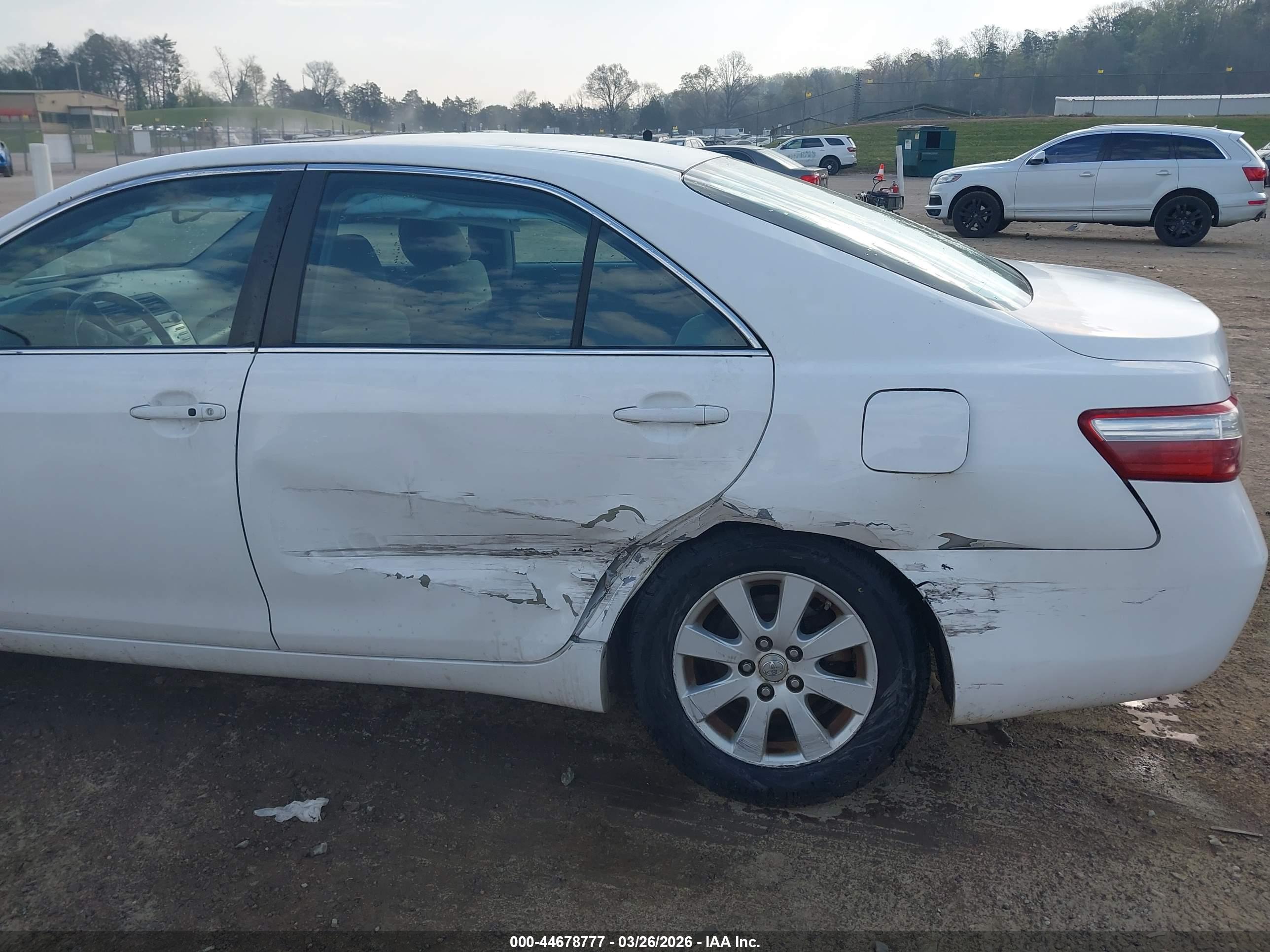 TOYOTA CAMRY image 6