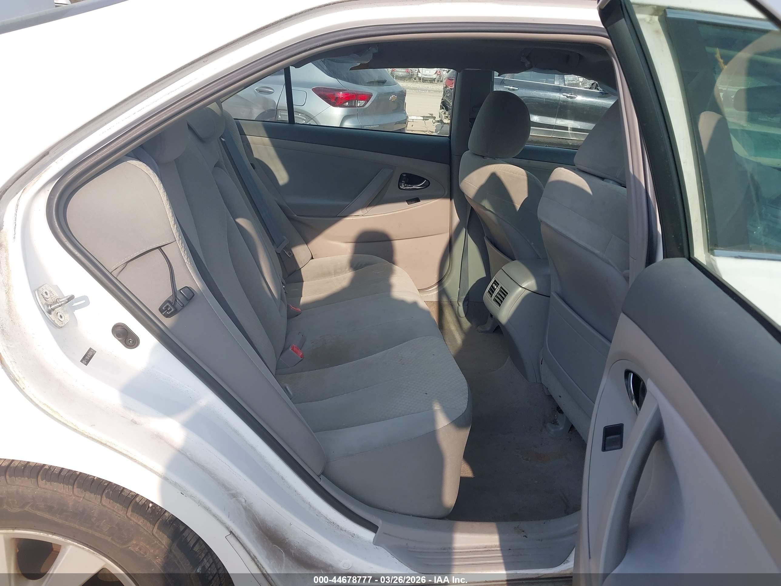 TOYOTA CAMRY image 8