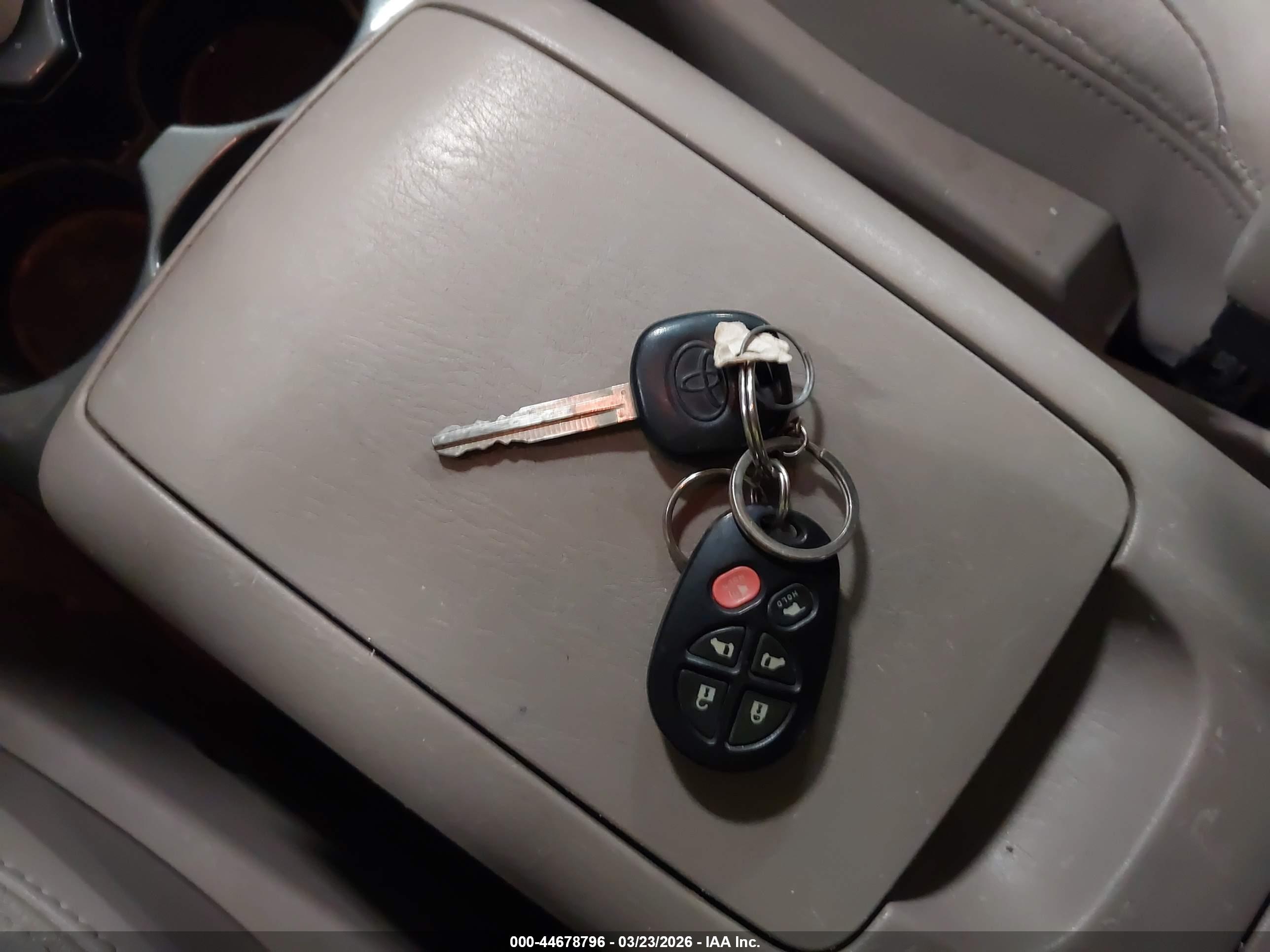 TOYOTA SIENNA image 11