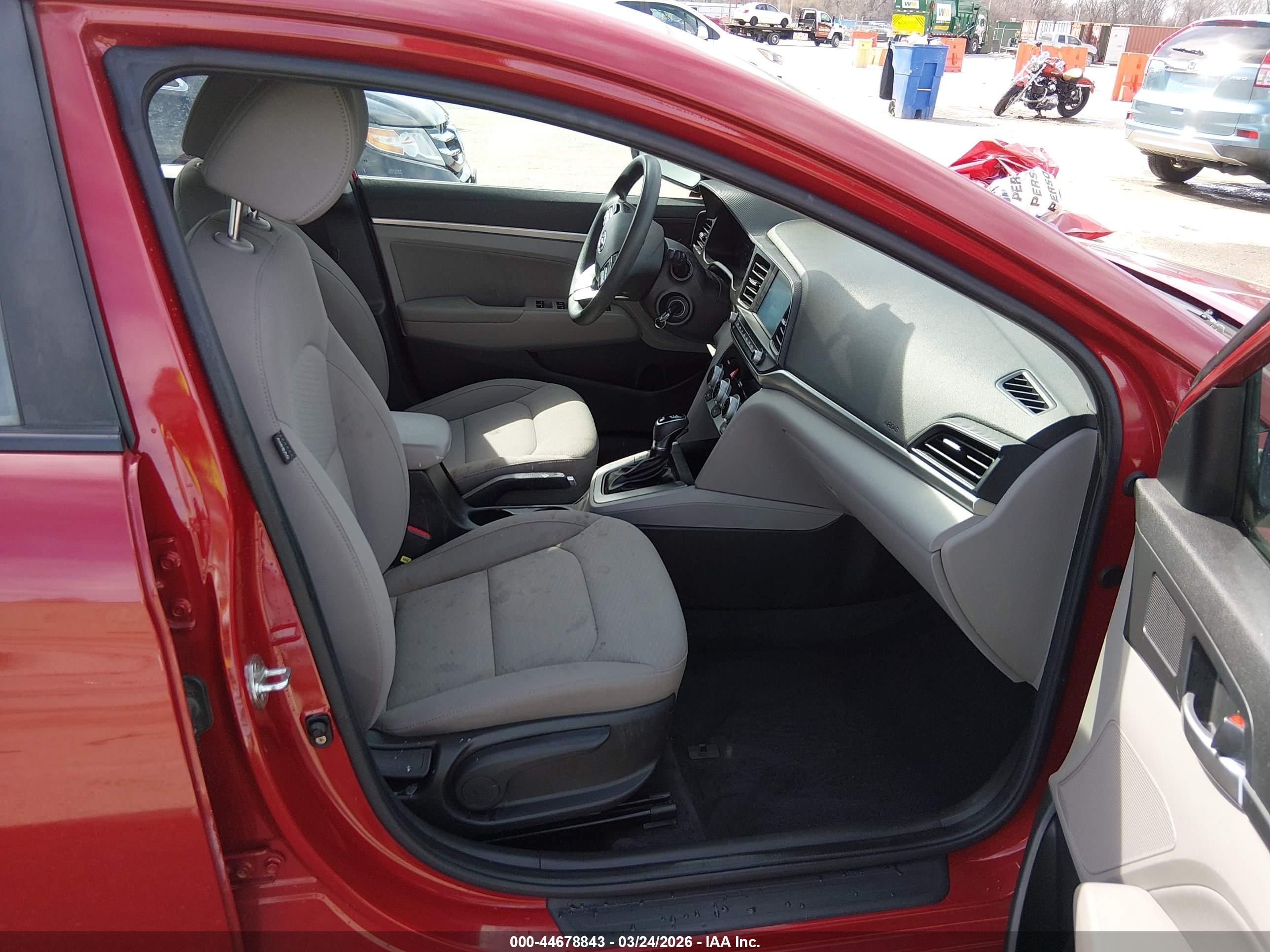 HYUNDAI ELANTRA image 5