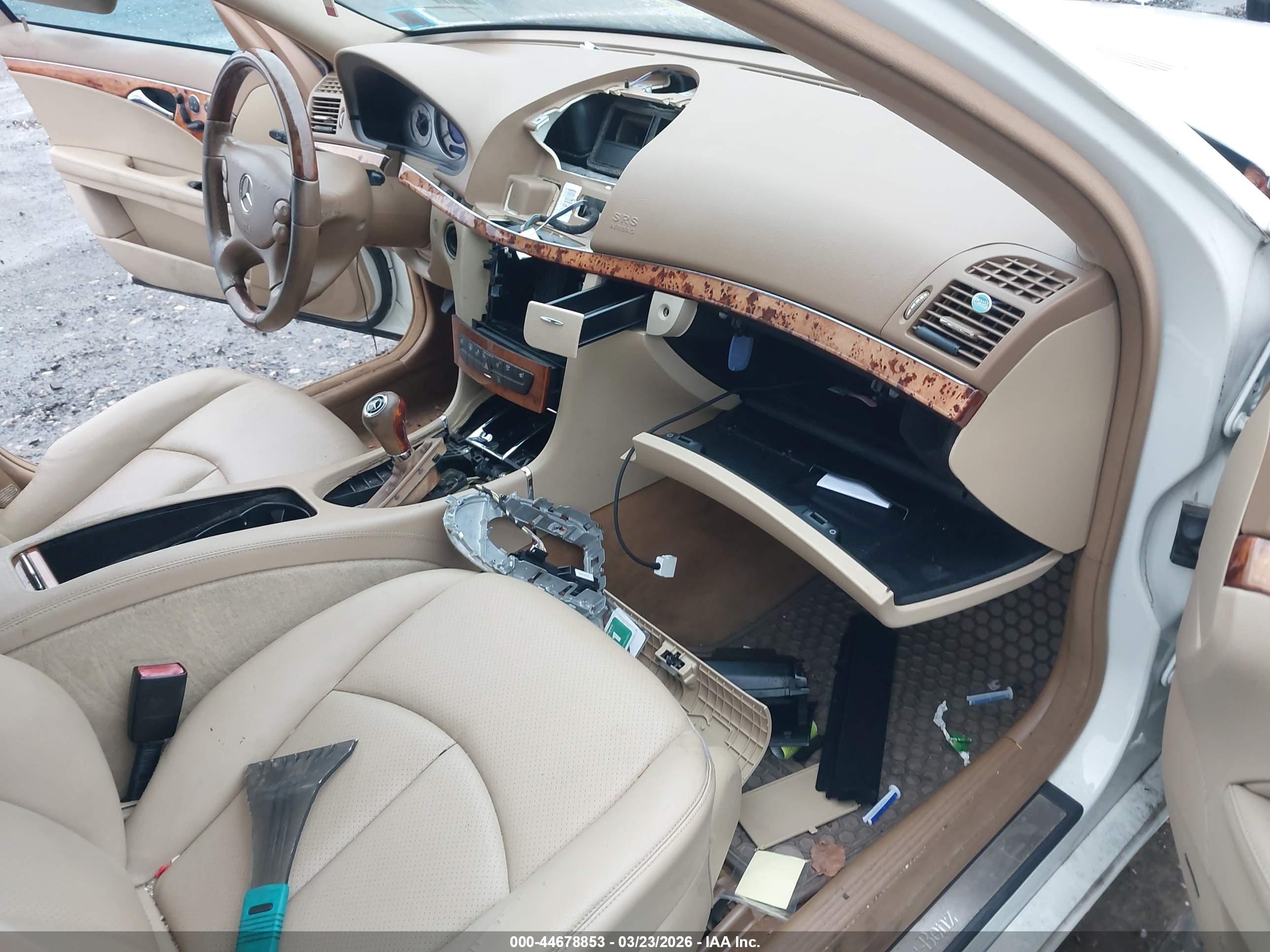 MERCEDES-BENZ E image 5