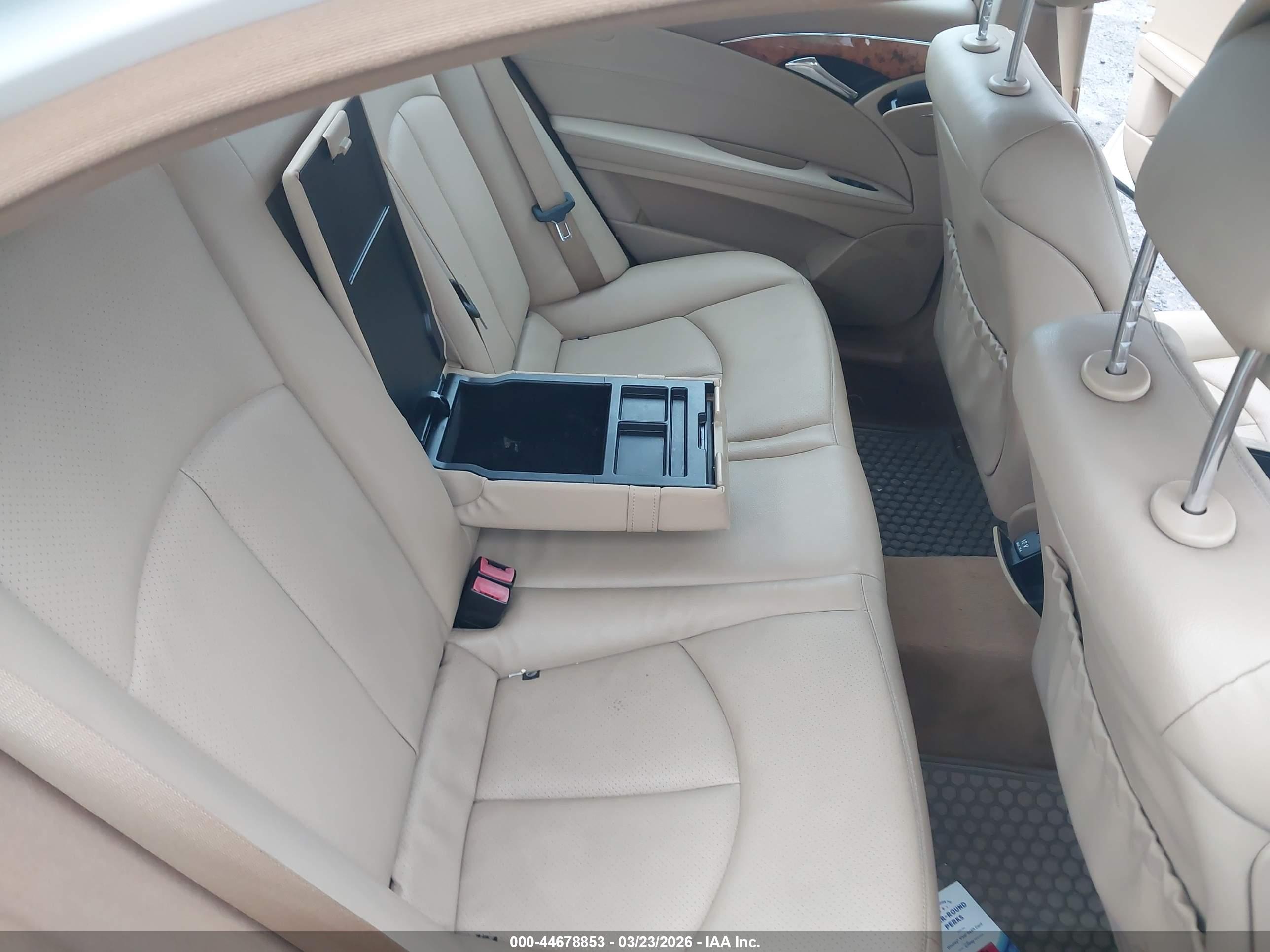 MERCEDES-BENZ E image 8