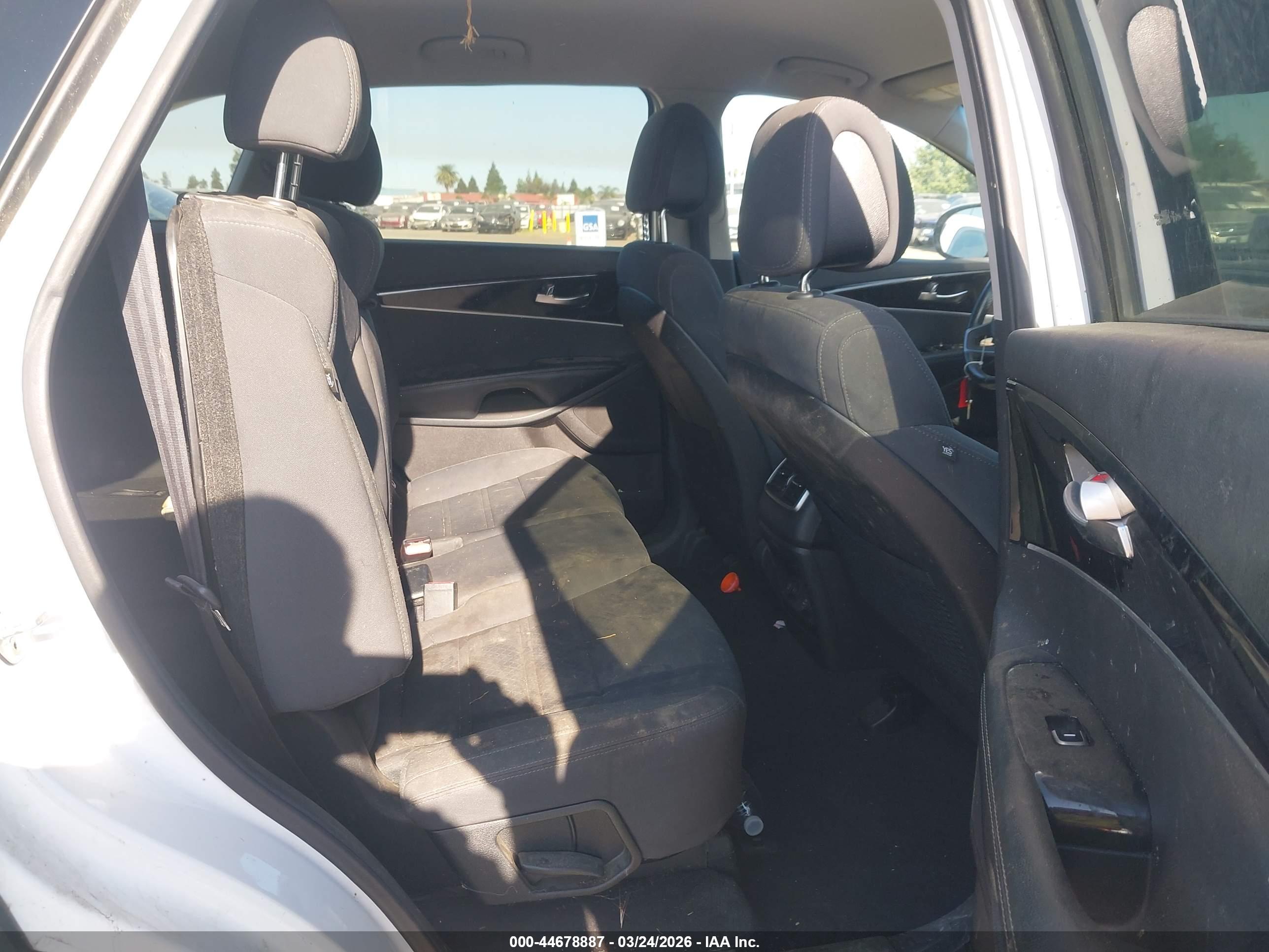 KIA SORENTO image 8