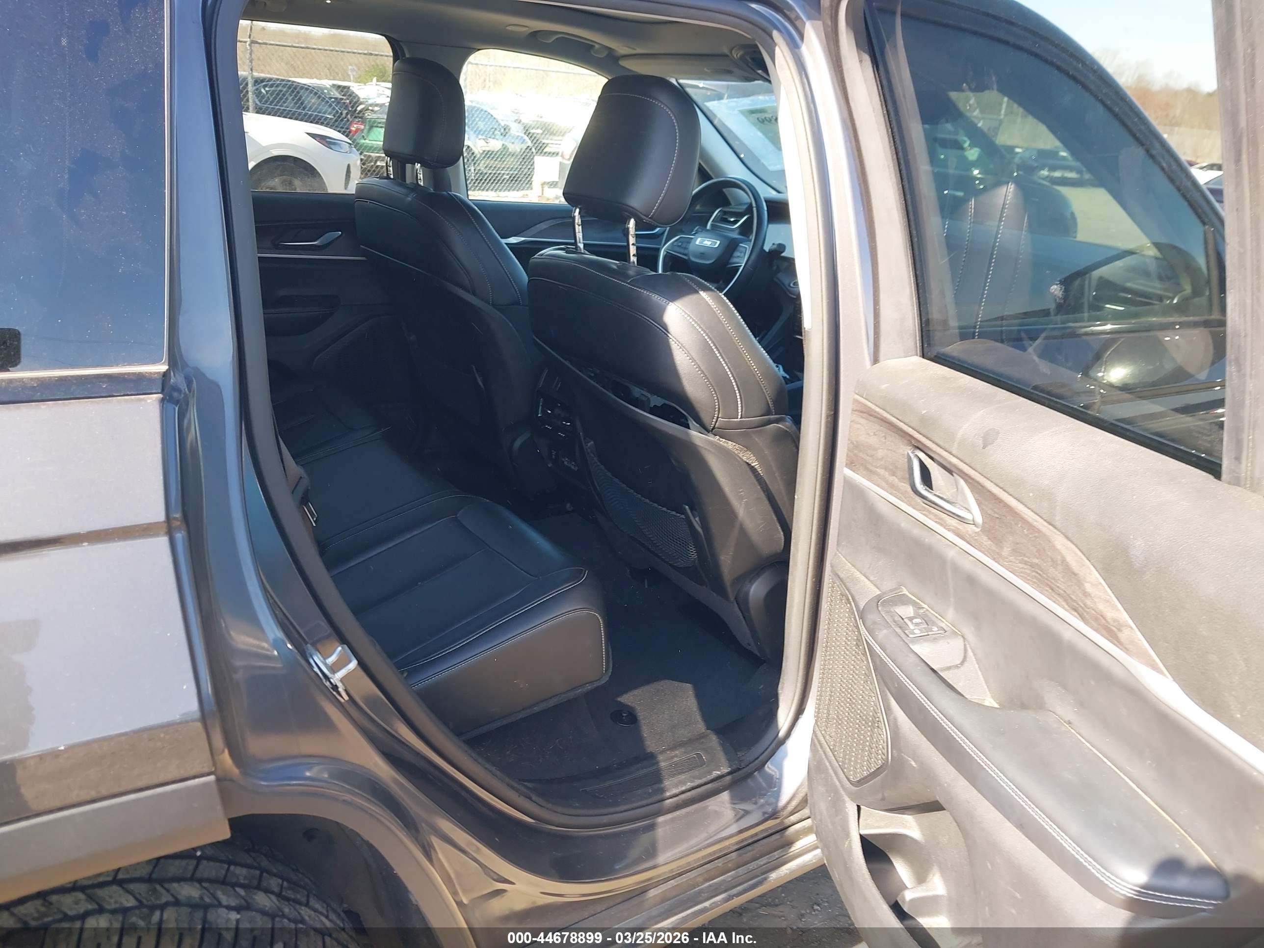 JEEP GRAND image 8