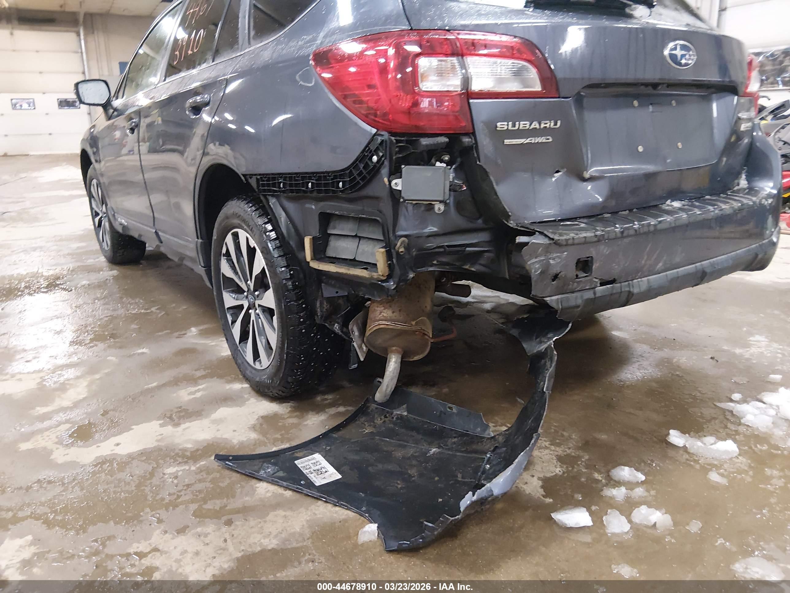 SUBARU OUTBACK image 6