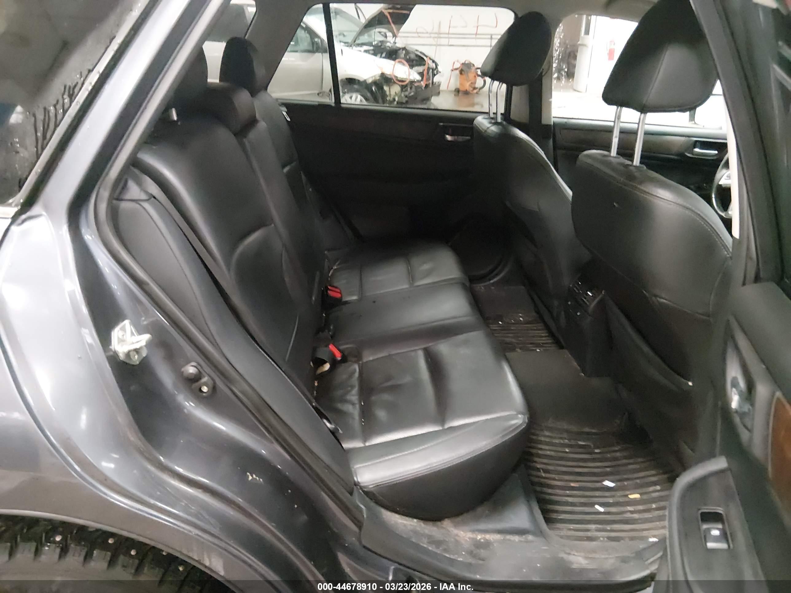 SUBARU OUTBACK image 8