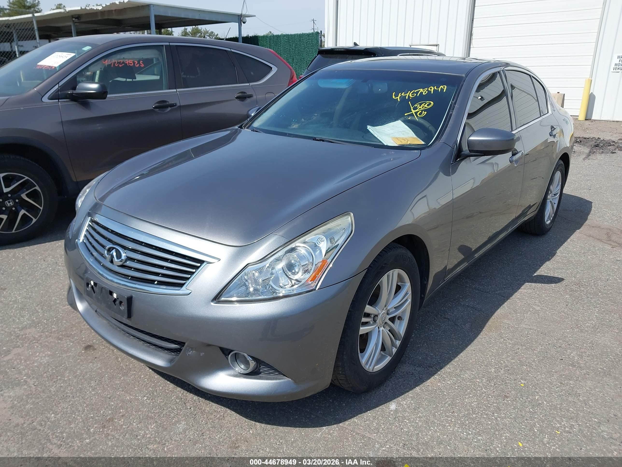 INFINITI Q40 image 2