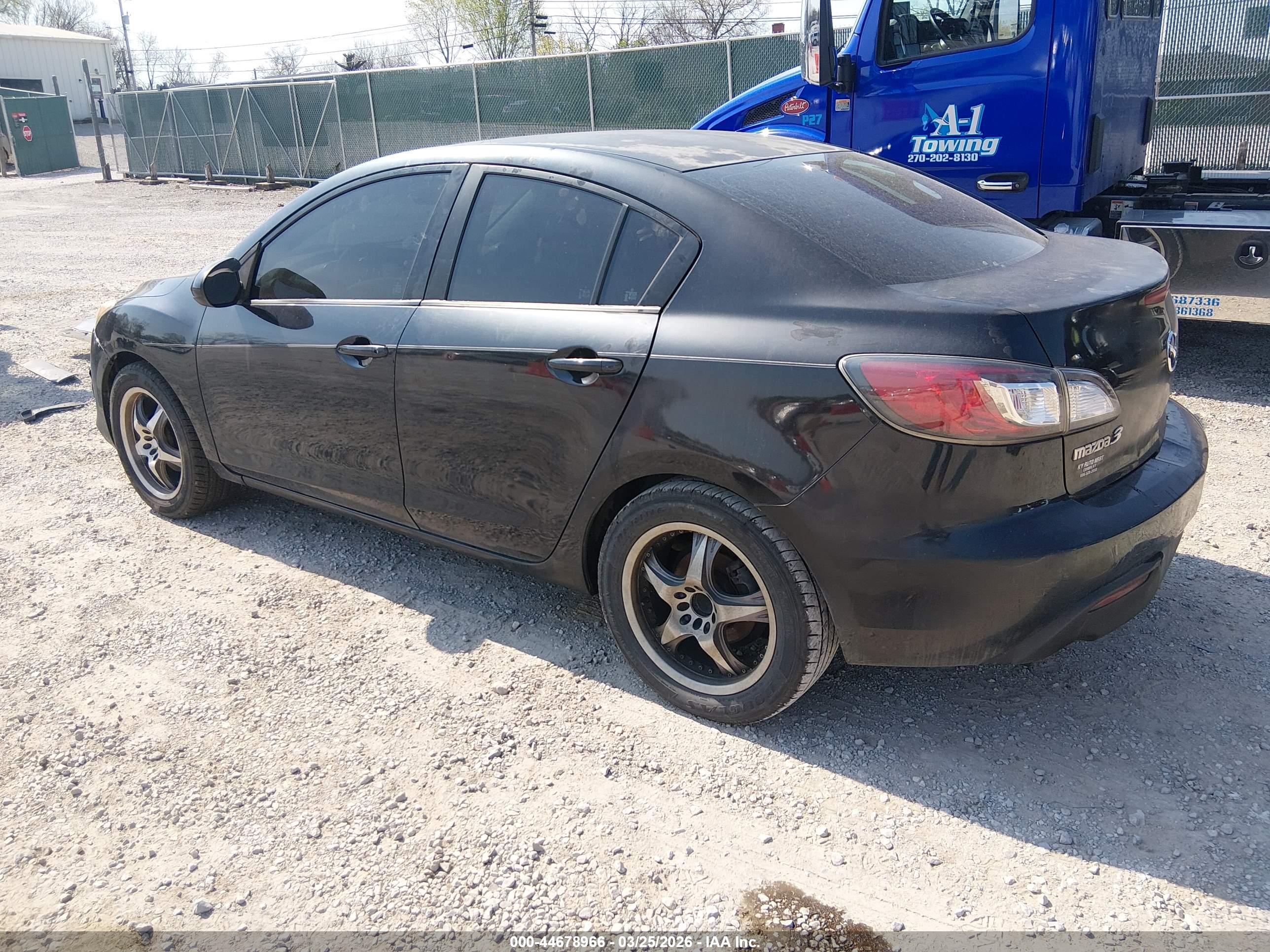 MAZDA MAZDA3 image 3