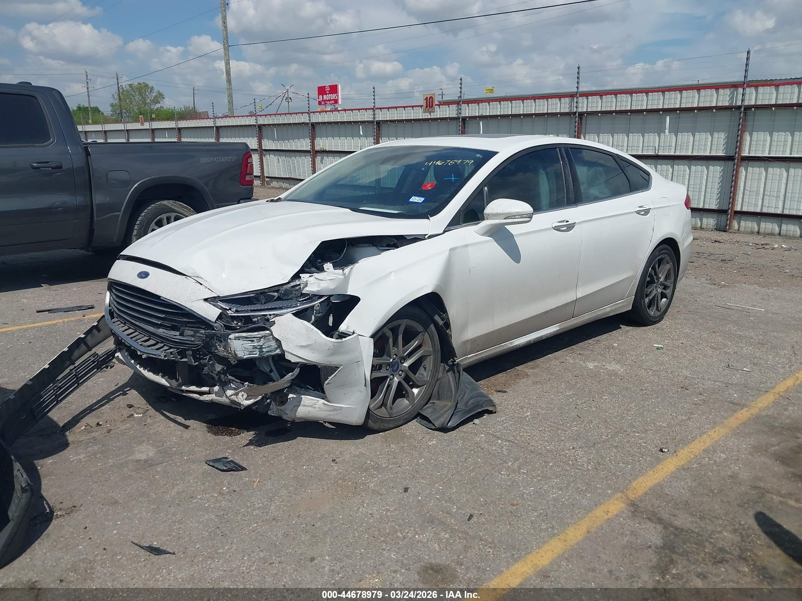 FORD FUSION image 2
