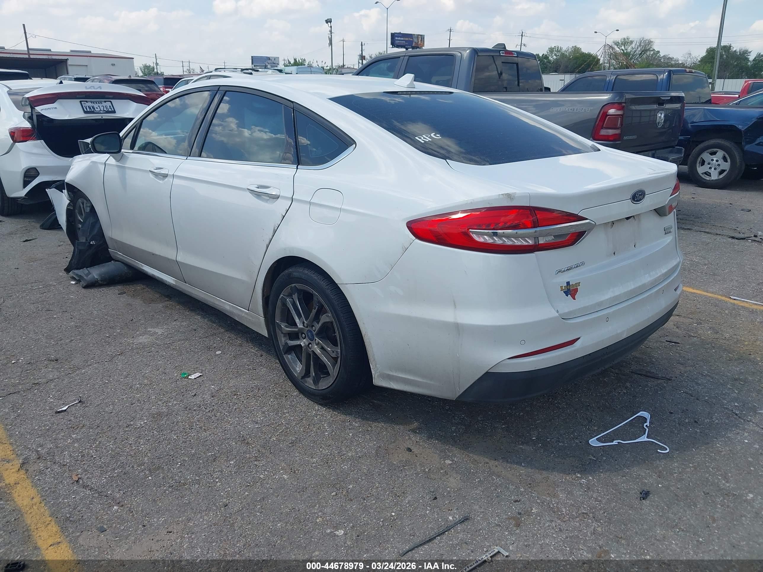 FORD FUSION image 3