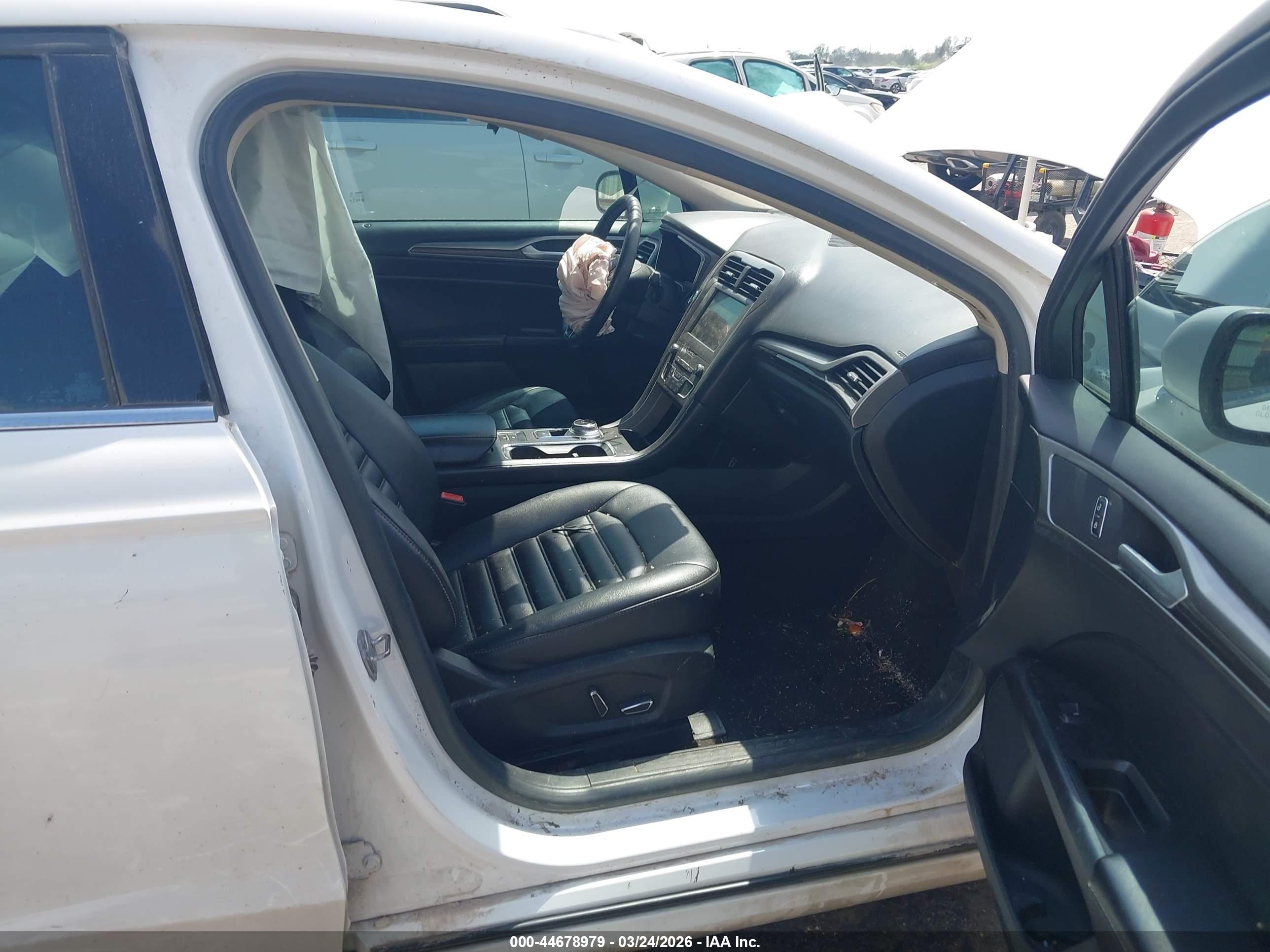 FORD FUSION image 5