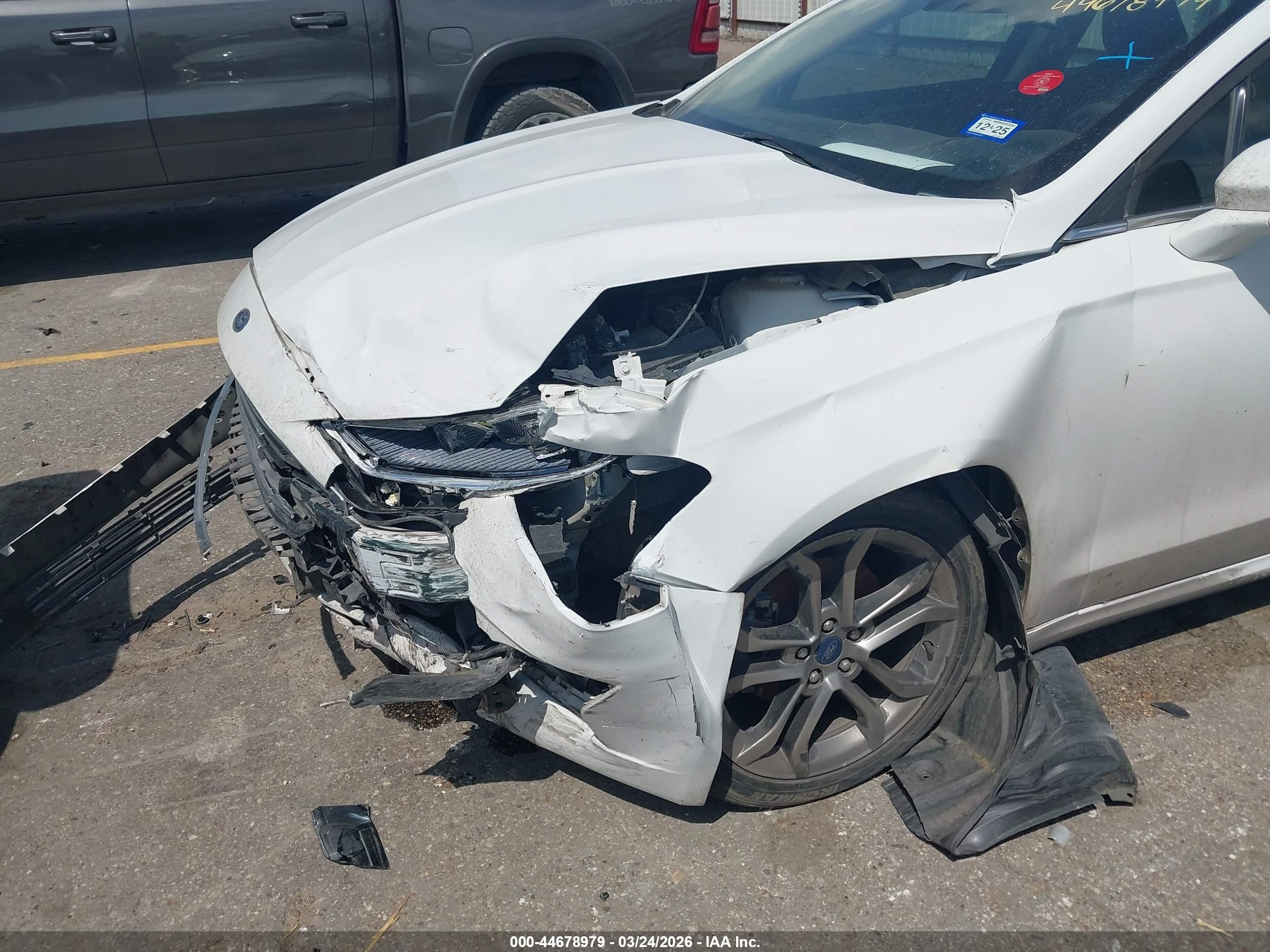 FORD FUSION image 6