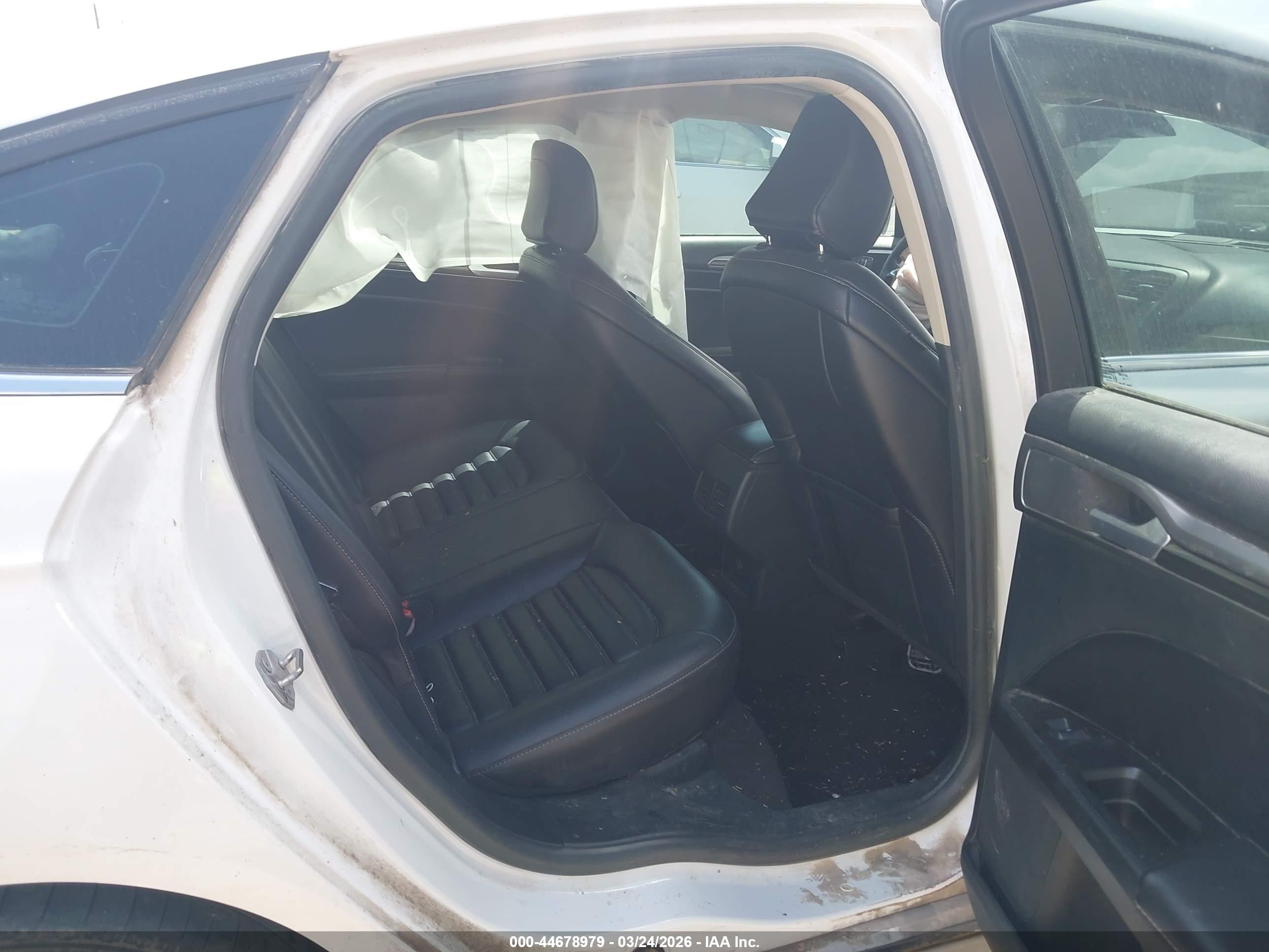 FORD FUSION image 8