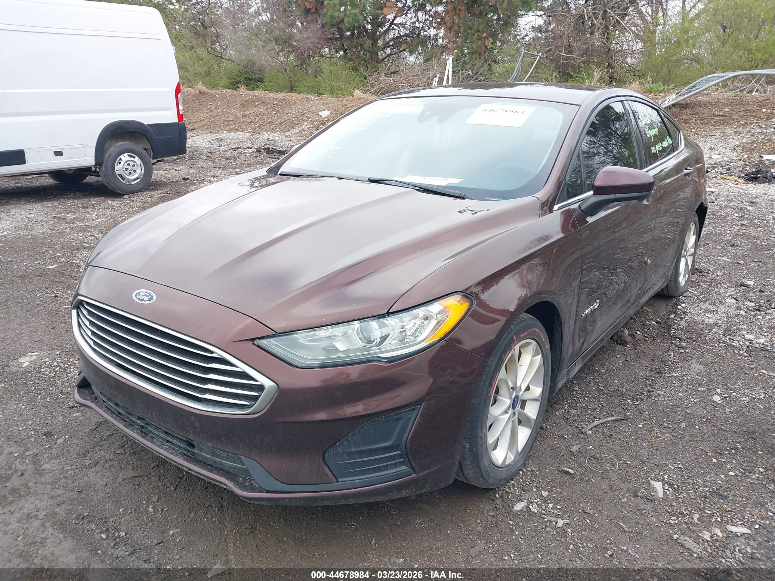 FORD FUSION image 2