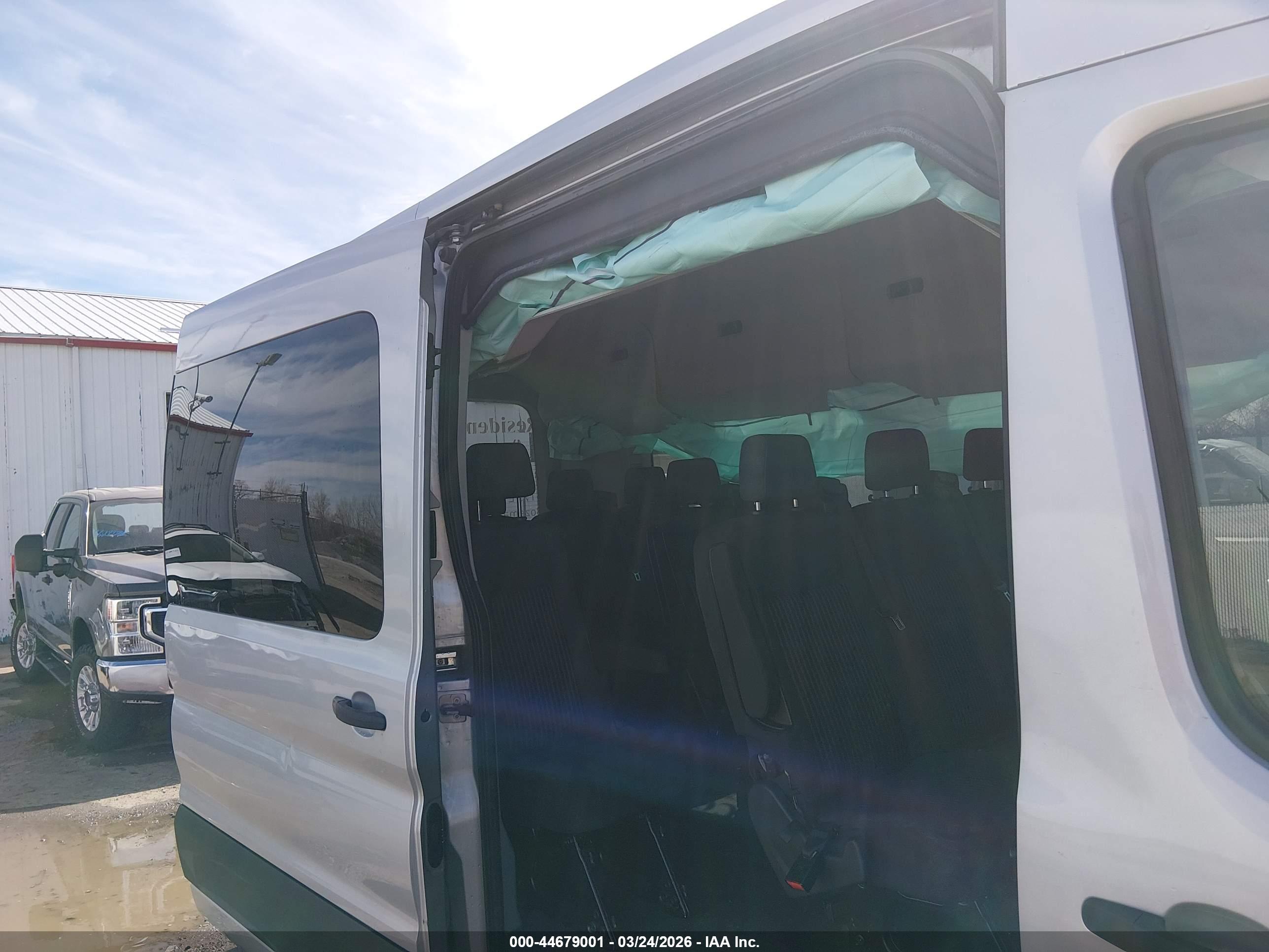 FORD TRANSIT-350 image 8
