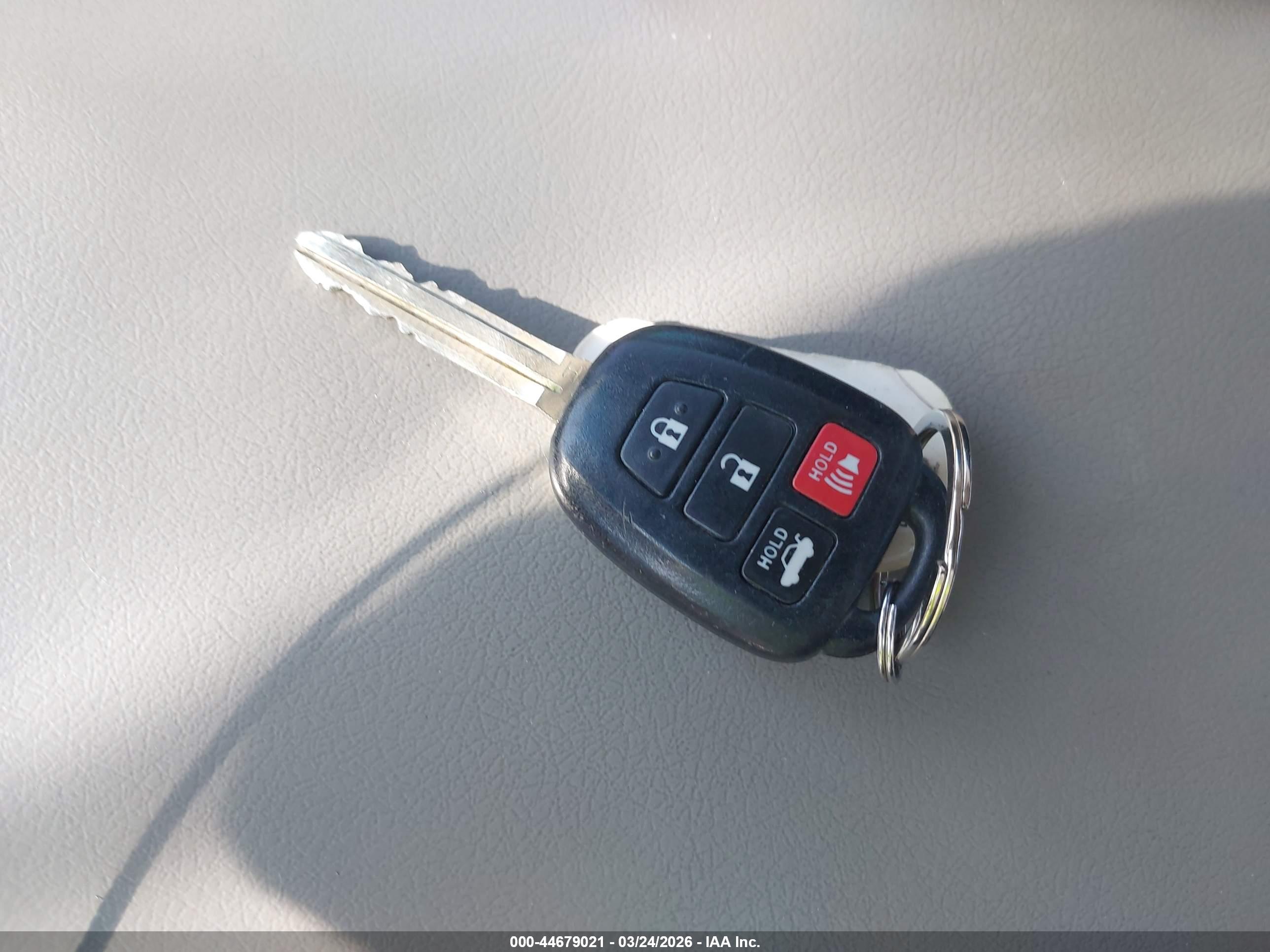 TOYOTA CAMRY image 11