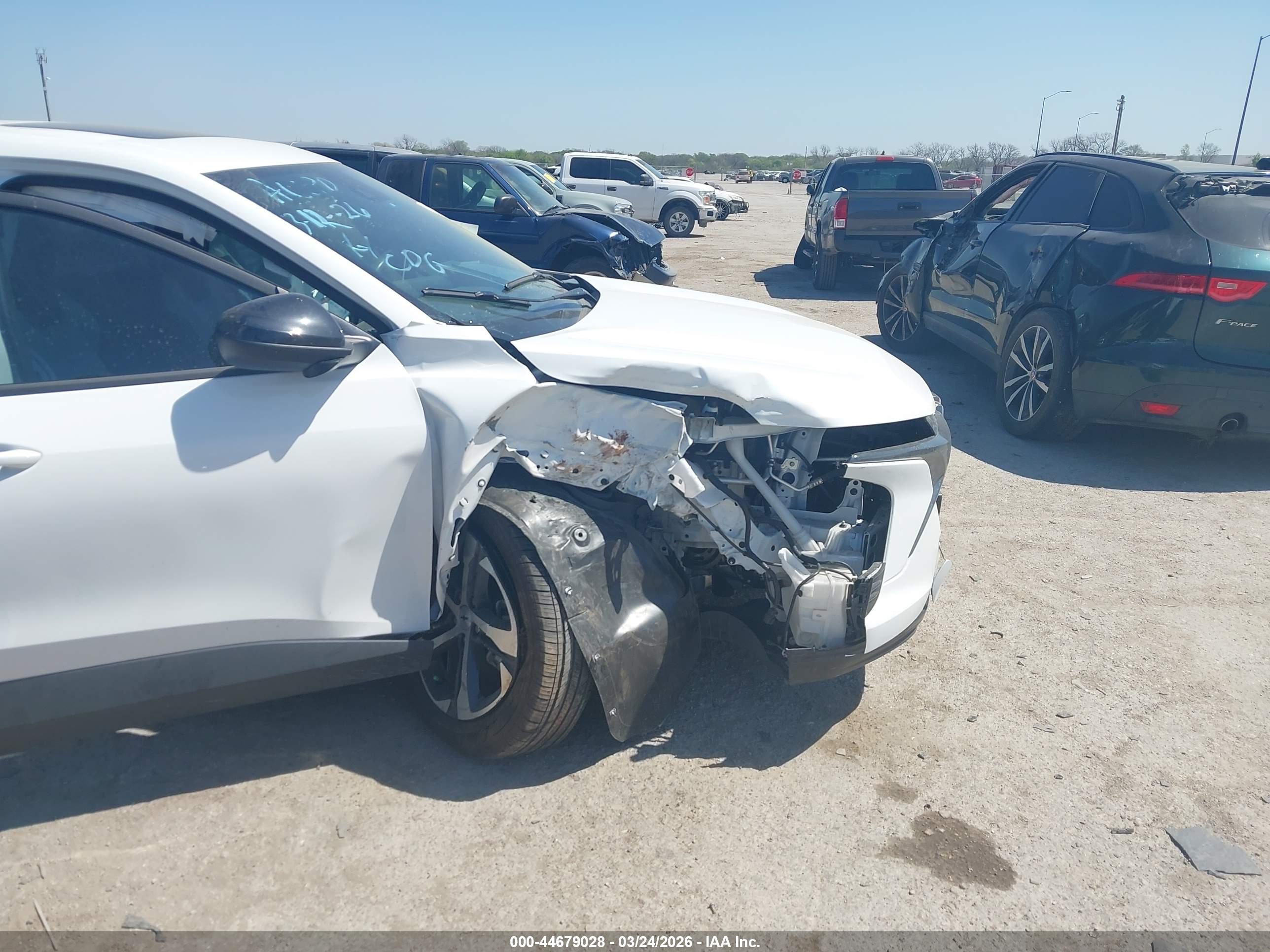 CHEVROLET TRAX image 6