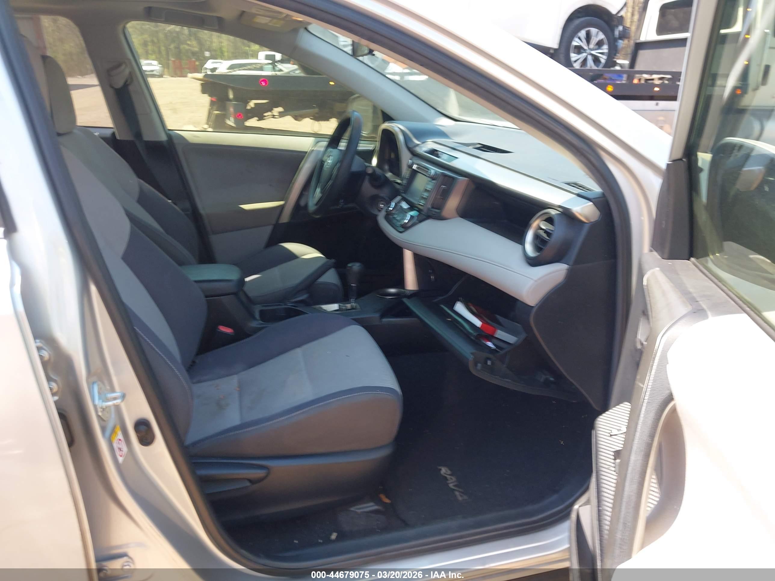TOYOTA RAV4 image 5