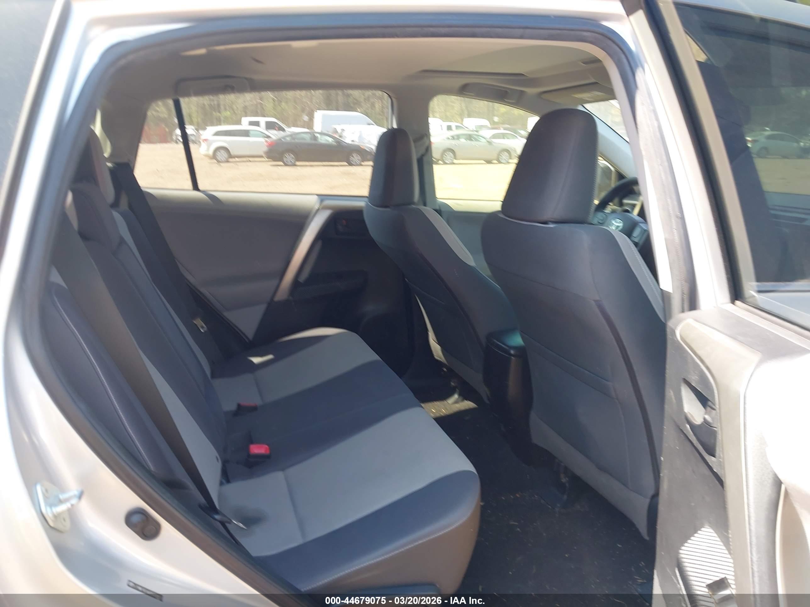 TOYOTA RAV4 image 8
