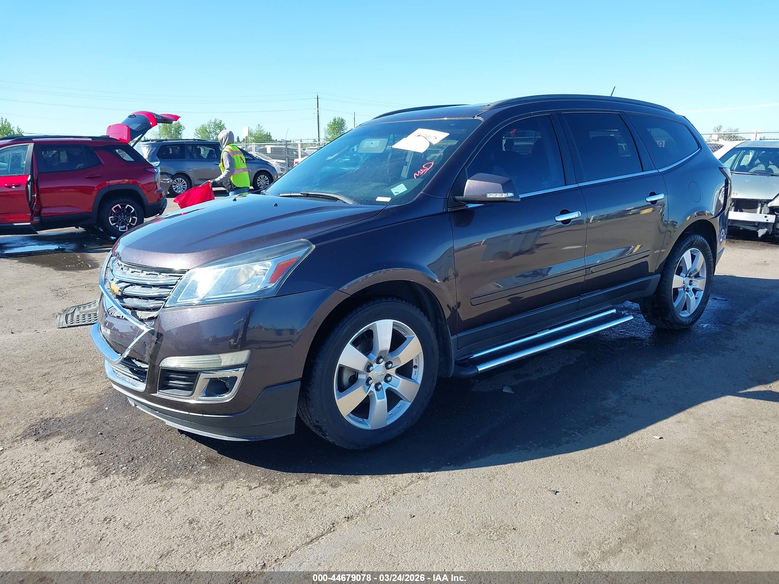 CHEVROLET TRAVERSE image 2