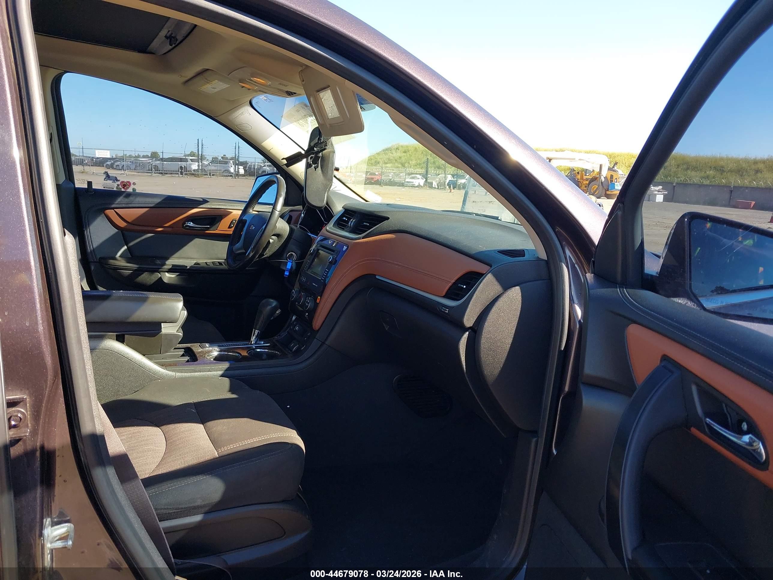 CHEVROLET TRAVERSE image 5
