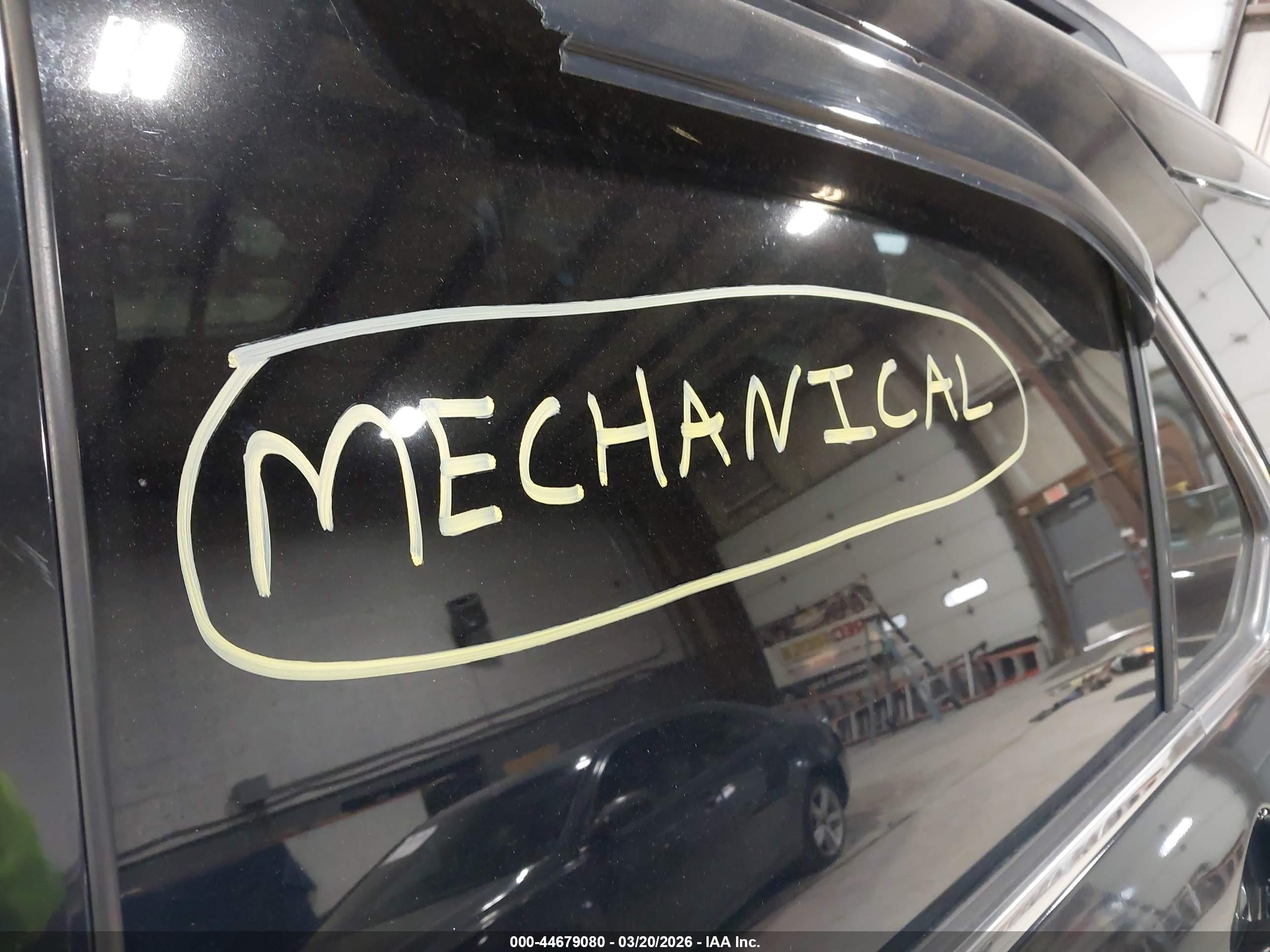 CHEVROLET EQUINOX image 6