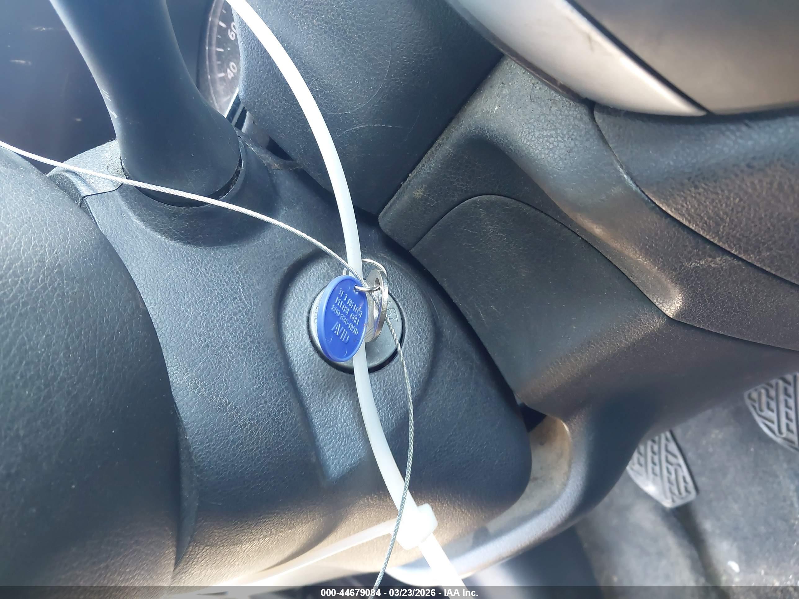 NISSAN VERSA image 11