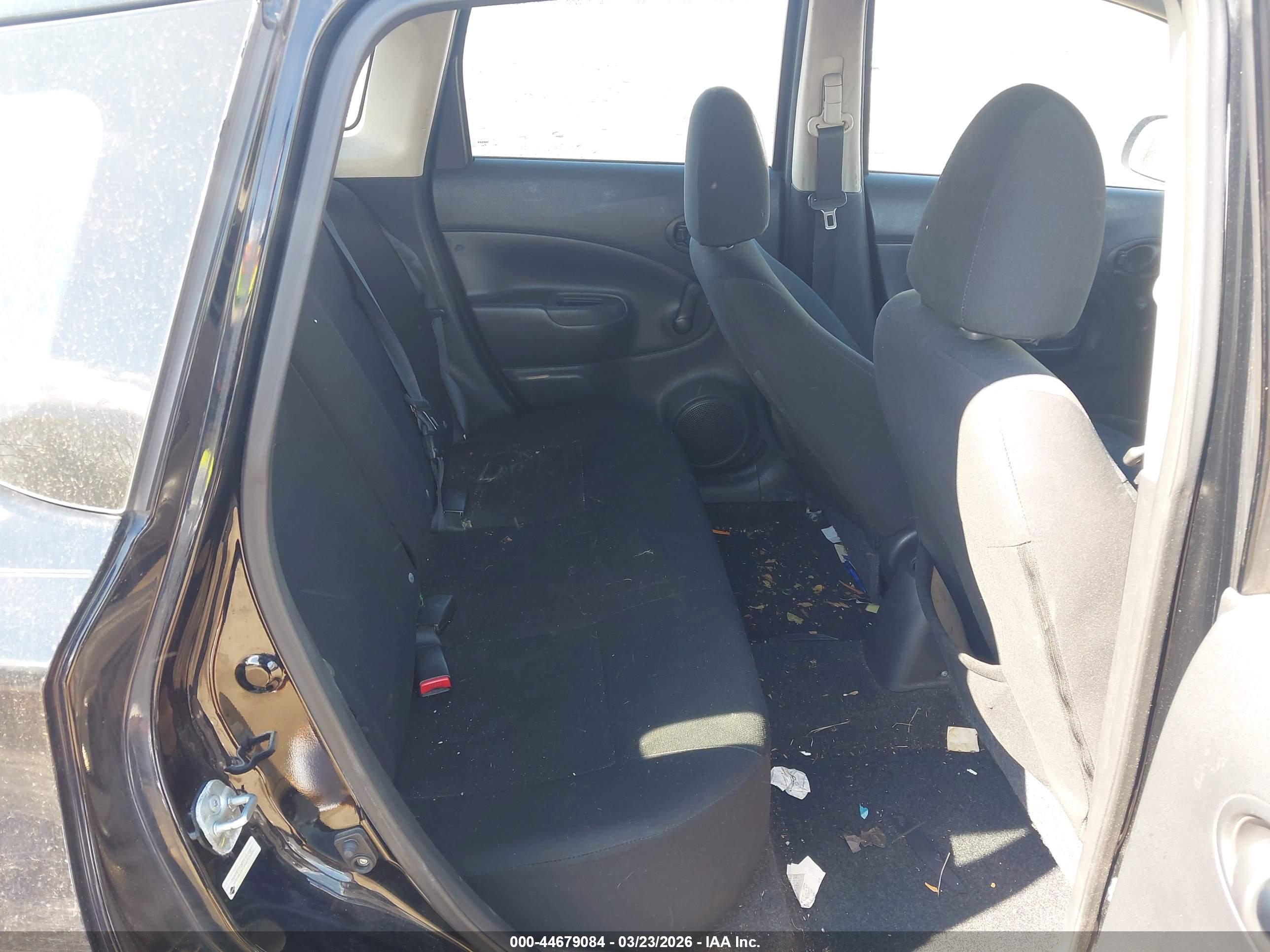 NISSAN VERSA image 8