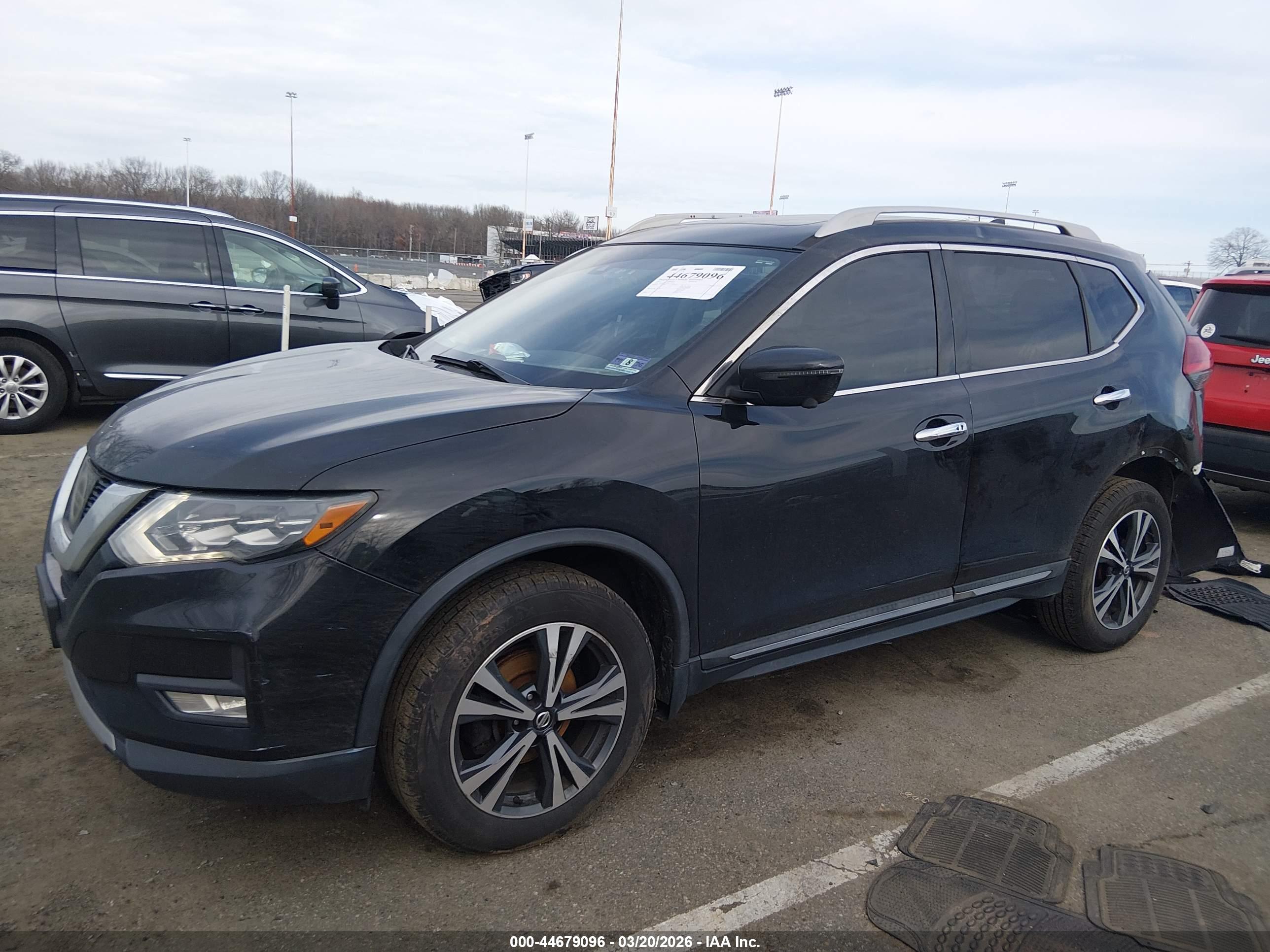 NISSAN ROGUE image 2